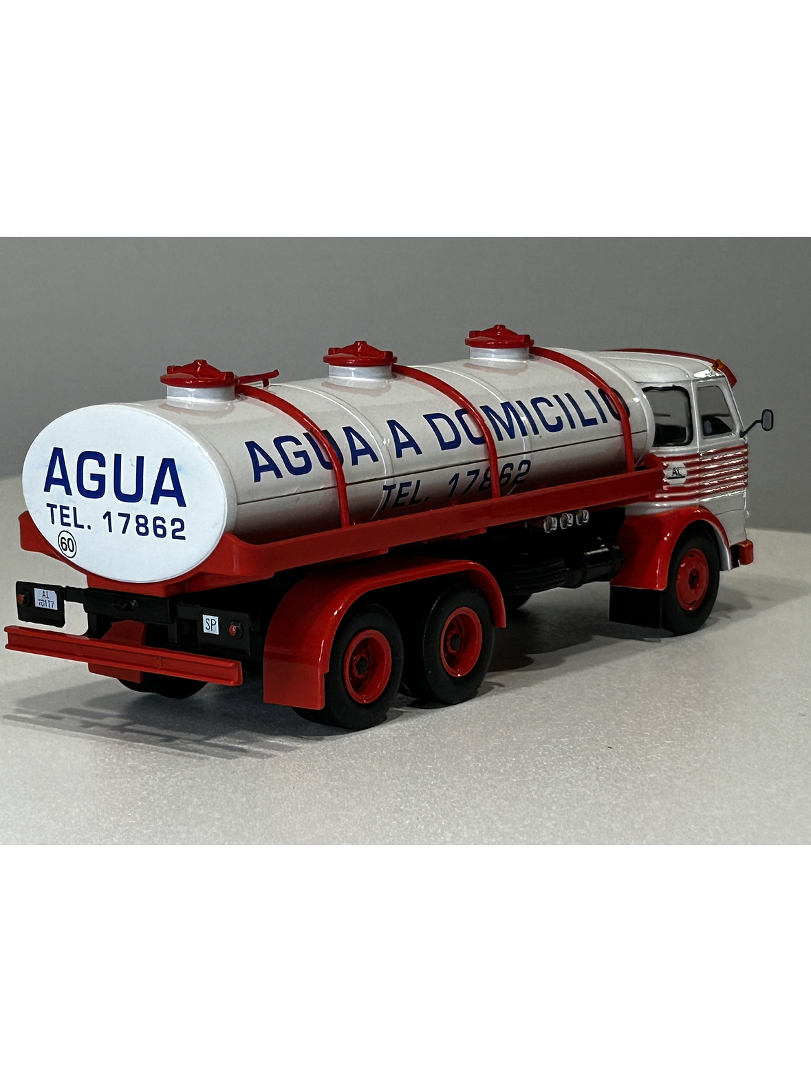 Camión Pegaso Comet 1065 “Agua a Domicilio” 1967 – Altaya/IXO escala 1:43 – Historia en Chile 6