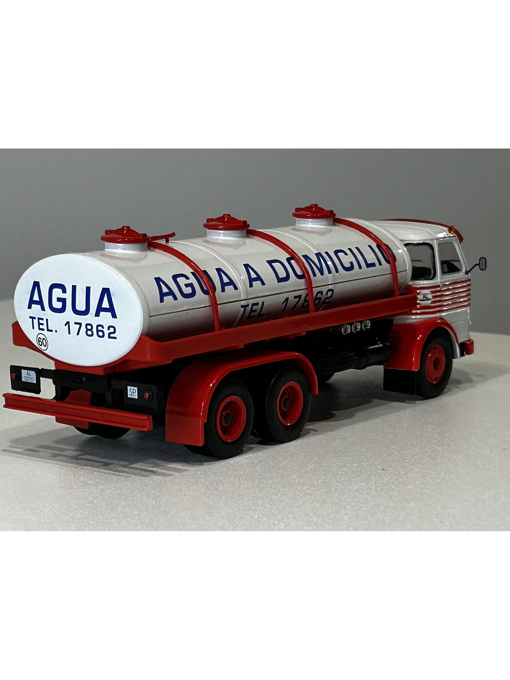 Camión Pegaso Comet 1065 “Agua a Domicilio” 1967 – Altaya/IXO escala 1:43 – Historia en Chile 6