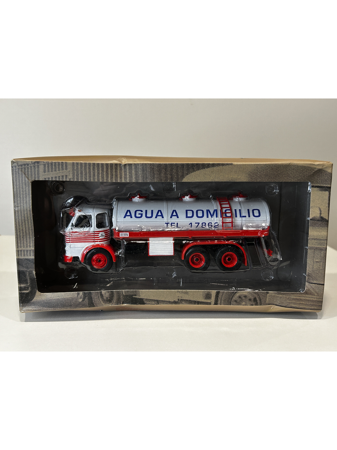 Camión Pegaso Comet 1065 “Agua a Domicilio” 1967 – Altaya/IXO escala 1:43 – Historia en Chile 9