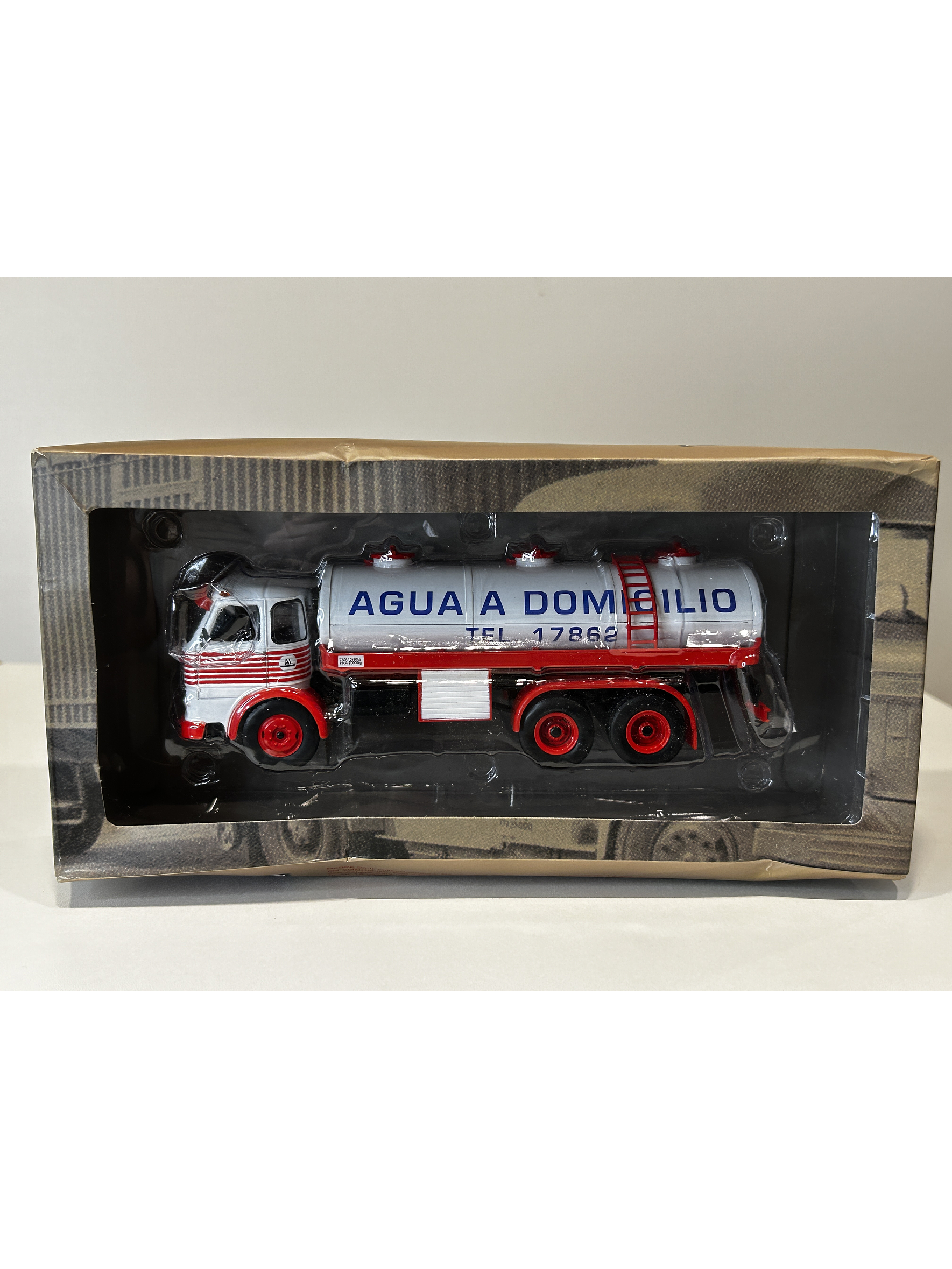 Camión Pegaso Comet 1065 “Agua a Domicilio” 1967 – Altaya/IXO escala 1:43 – Historia en Chile 9