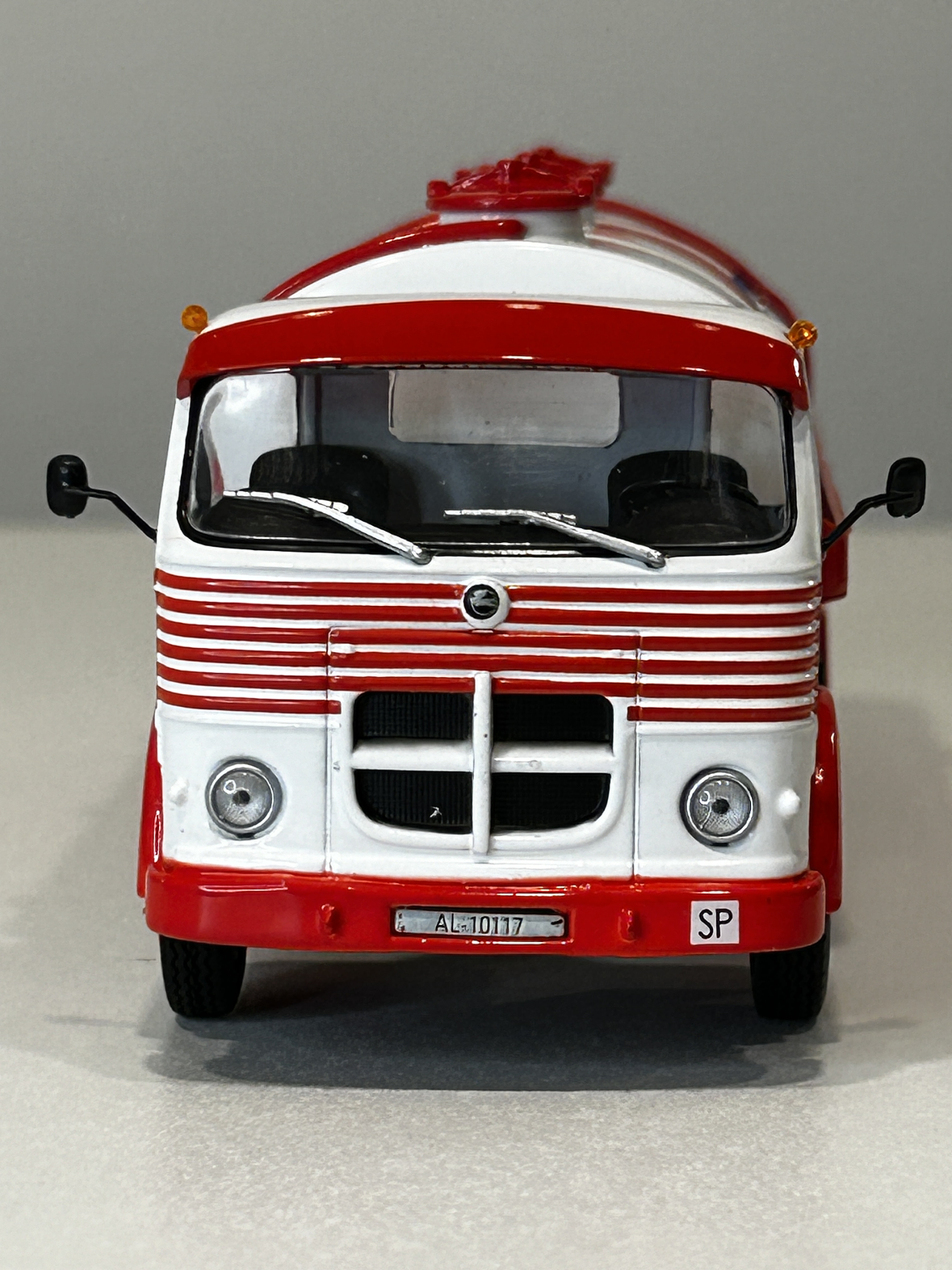 Camión Pegaso Comet 1065 “Agua a Domicilio” 1967 – Altaya/IXO escala 1:43 – Historia en Chile 3