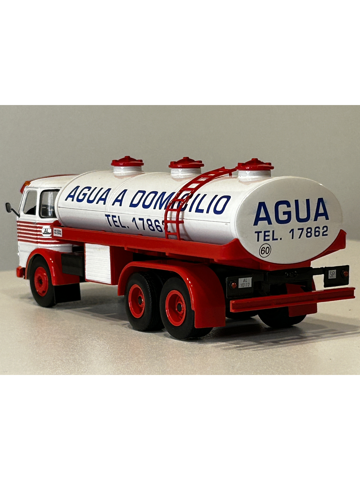 Camión Pegaso Comet 1065 “Agua a Domicilio” 1967 – Altaya/IXO escala 1:43 – Historia en Chile 7