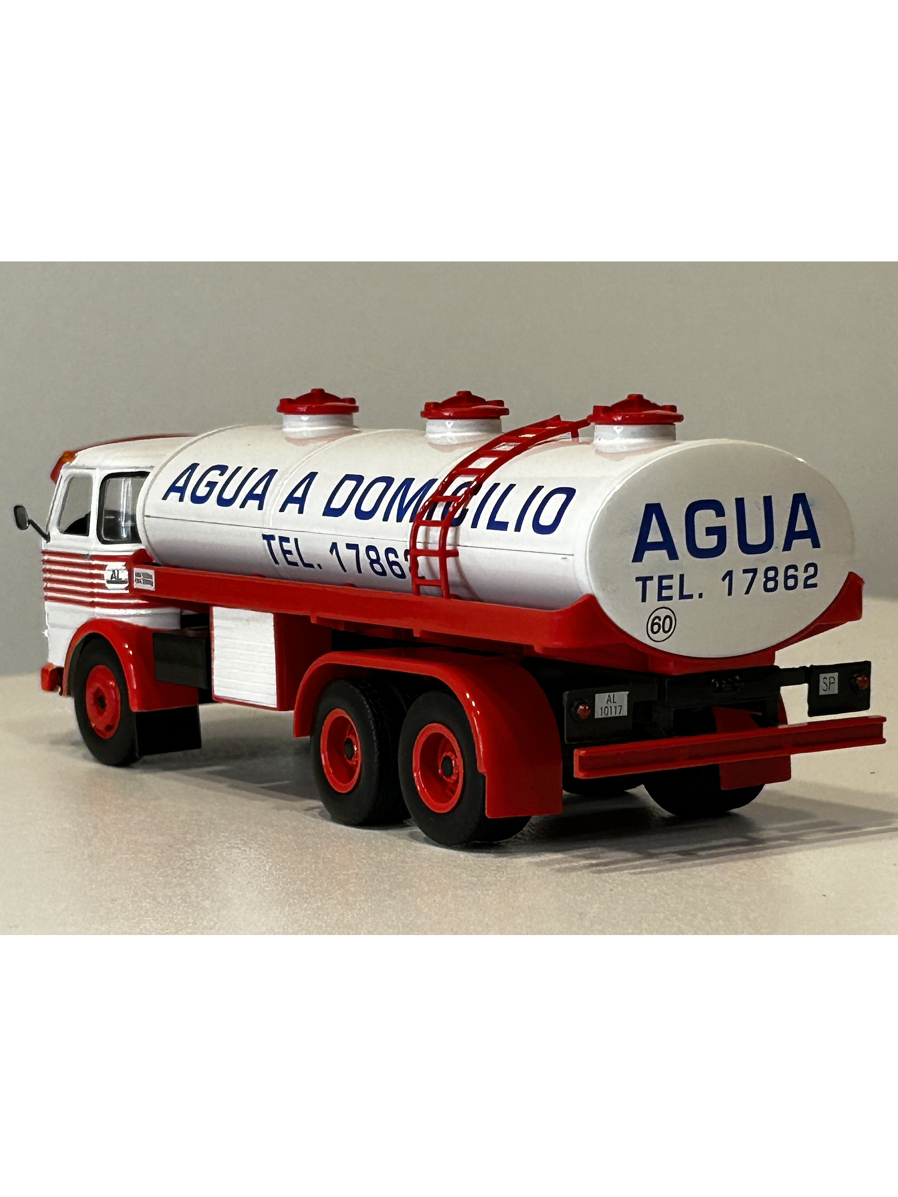 Camión Pegaso Comet 1065 “Agua a Domicilio” 1967 – Altaya/IXO escala 1:43 – Historia en Chile 7