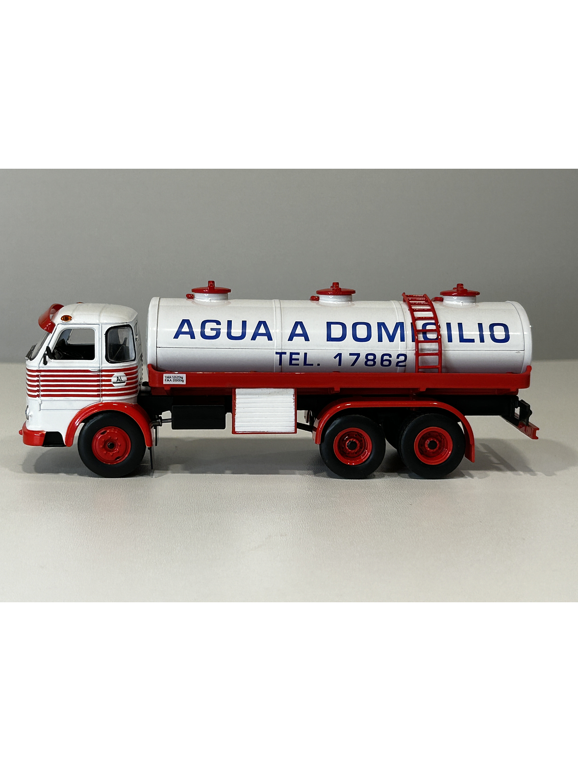 Camión Pegaso Comet 1065 “Agua a Domicilio” 1967 – Altaya/IXO escala 1:43 – Historia en Chile 8