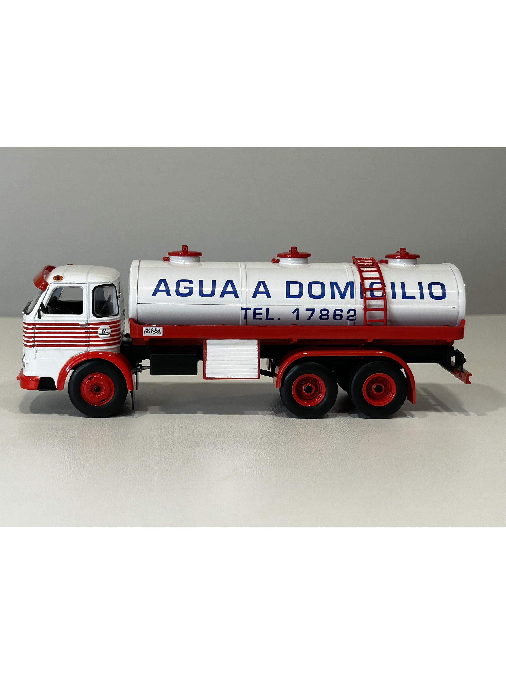 Camión Pegaso Comet 1065 “Agua a Domicilio” 1967 – Altaya/IXO escala 1:43 – Historia en Chile 8