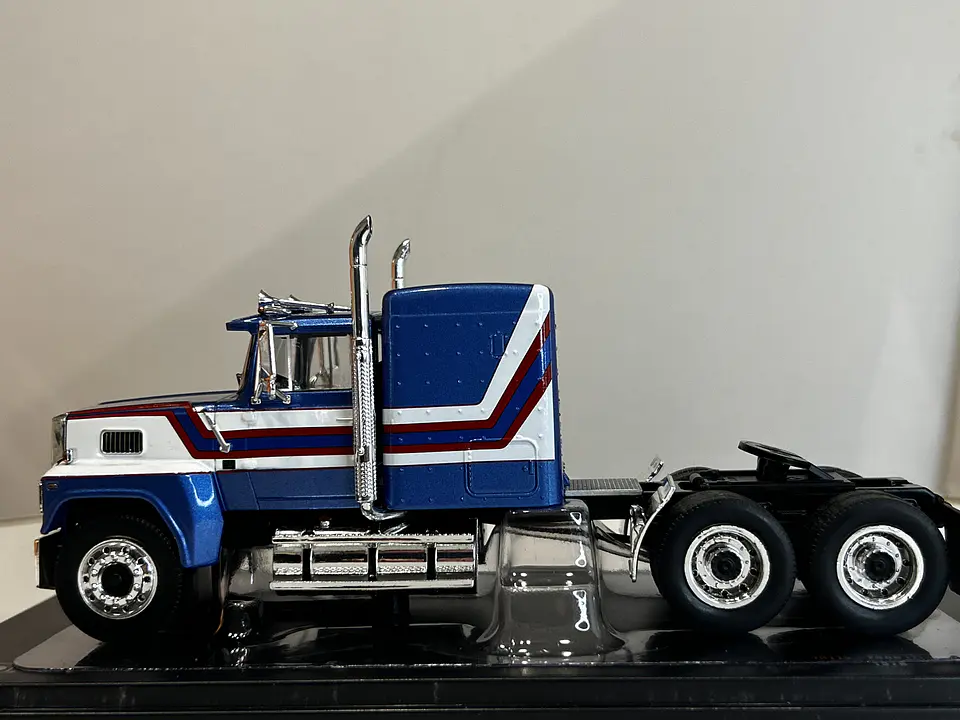 Camión Ford LTL-9000 | IXO 1:43 Coleccionable 17