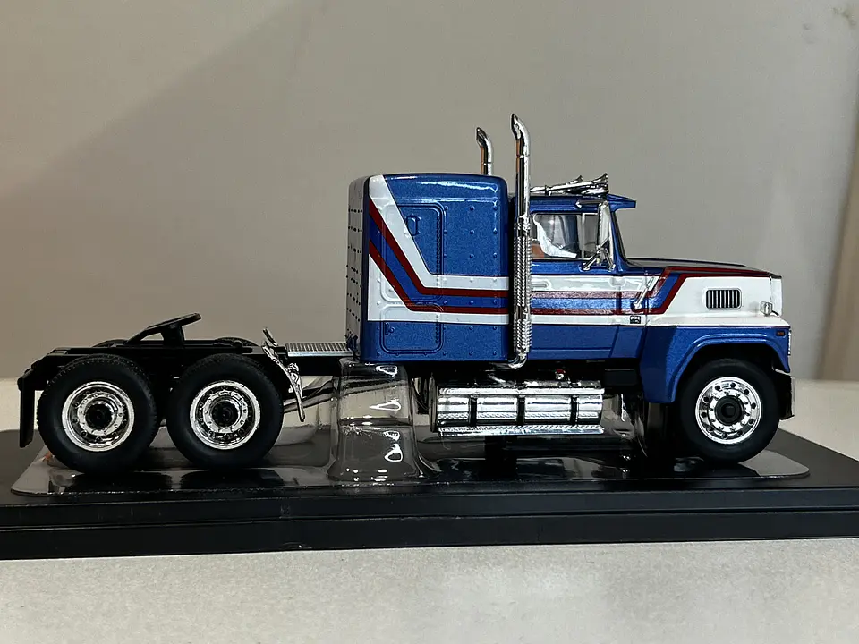 Camión Ford LTL-9000 | IXO 1:43 Coleccionable 13