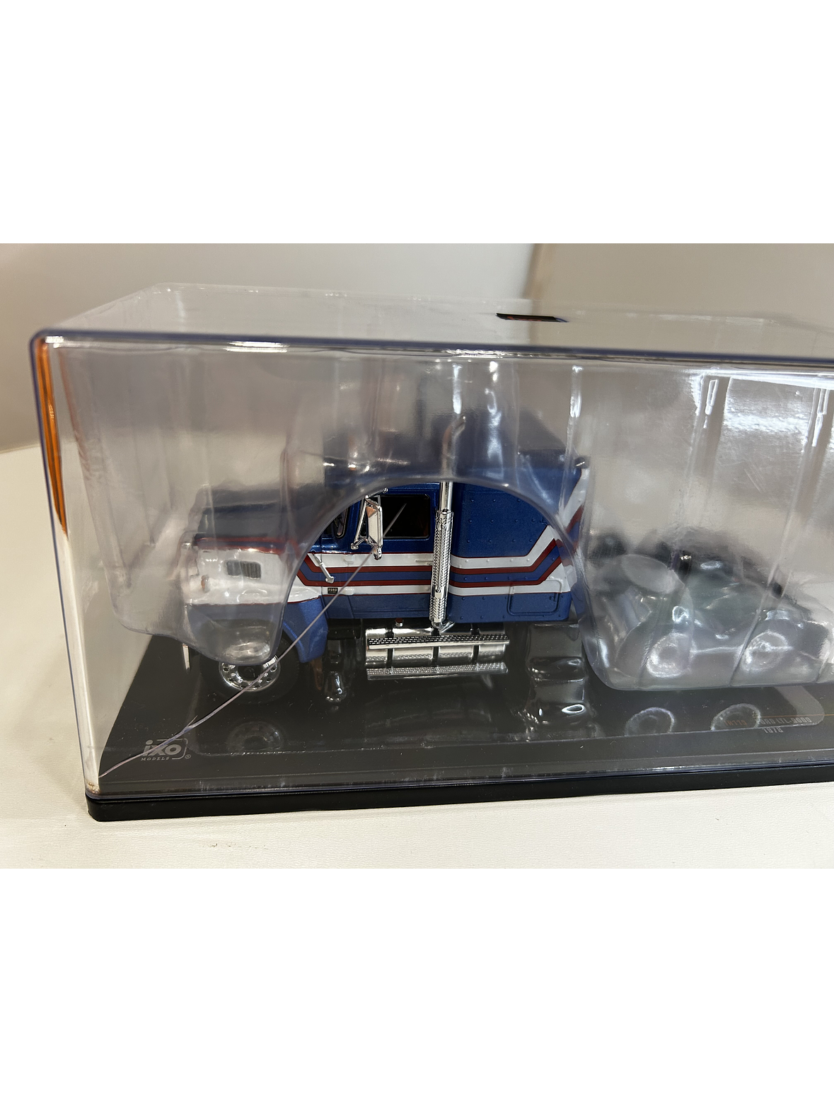 Camión Ford LTL-9000 – Ixo Models 1:43 – Clásico Americano en Chile 9