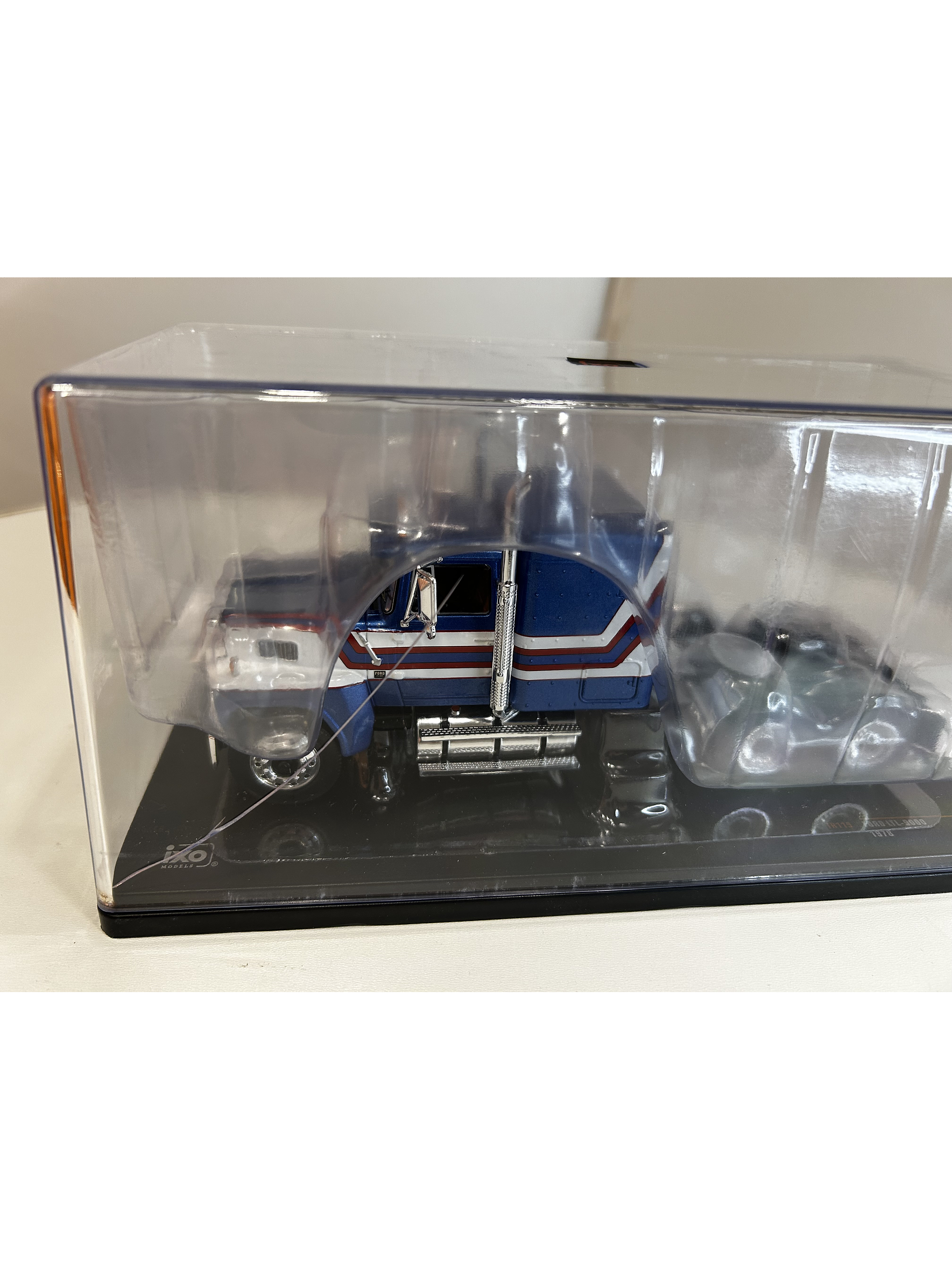 Camión Ford LTL-9000 – Ixo Models 1:43 – Clásico Americano en Chile 9