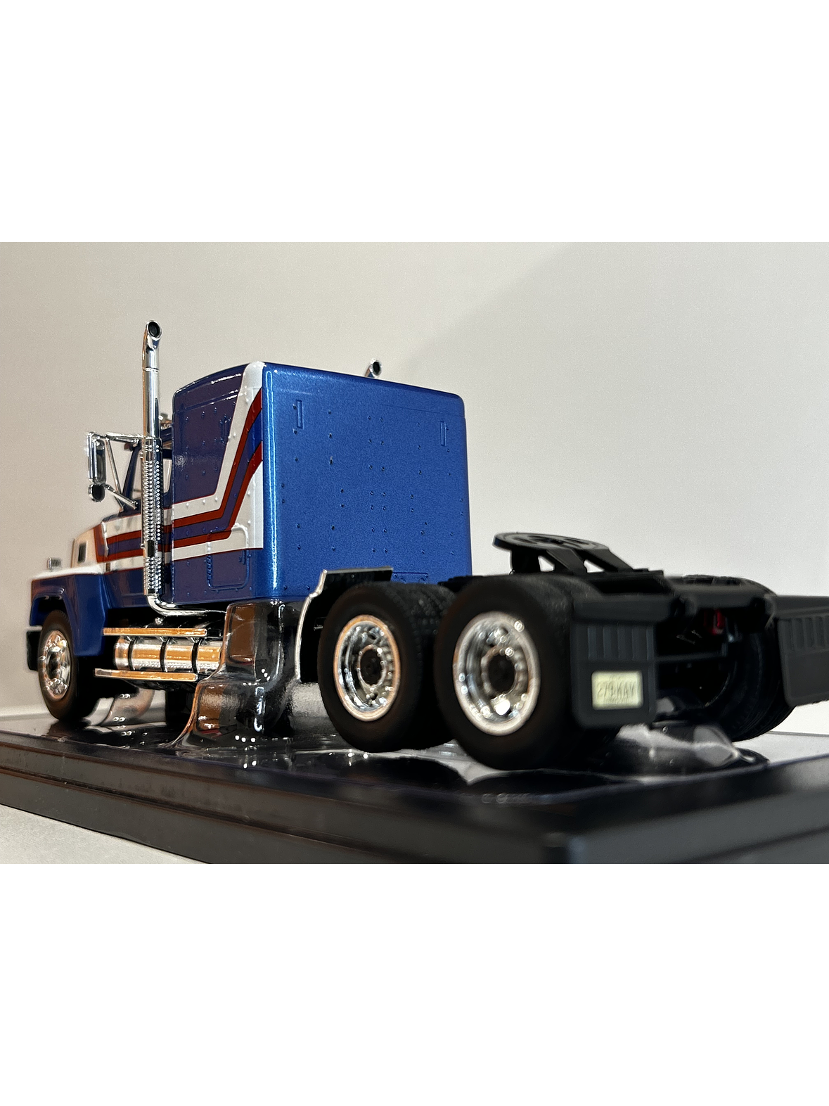 Camión Ford LTL-9000 – Ixo Models 1:43 – Clásico Americano en Chile 7