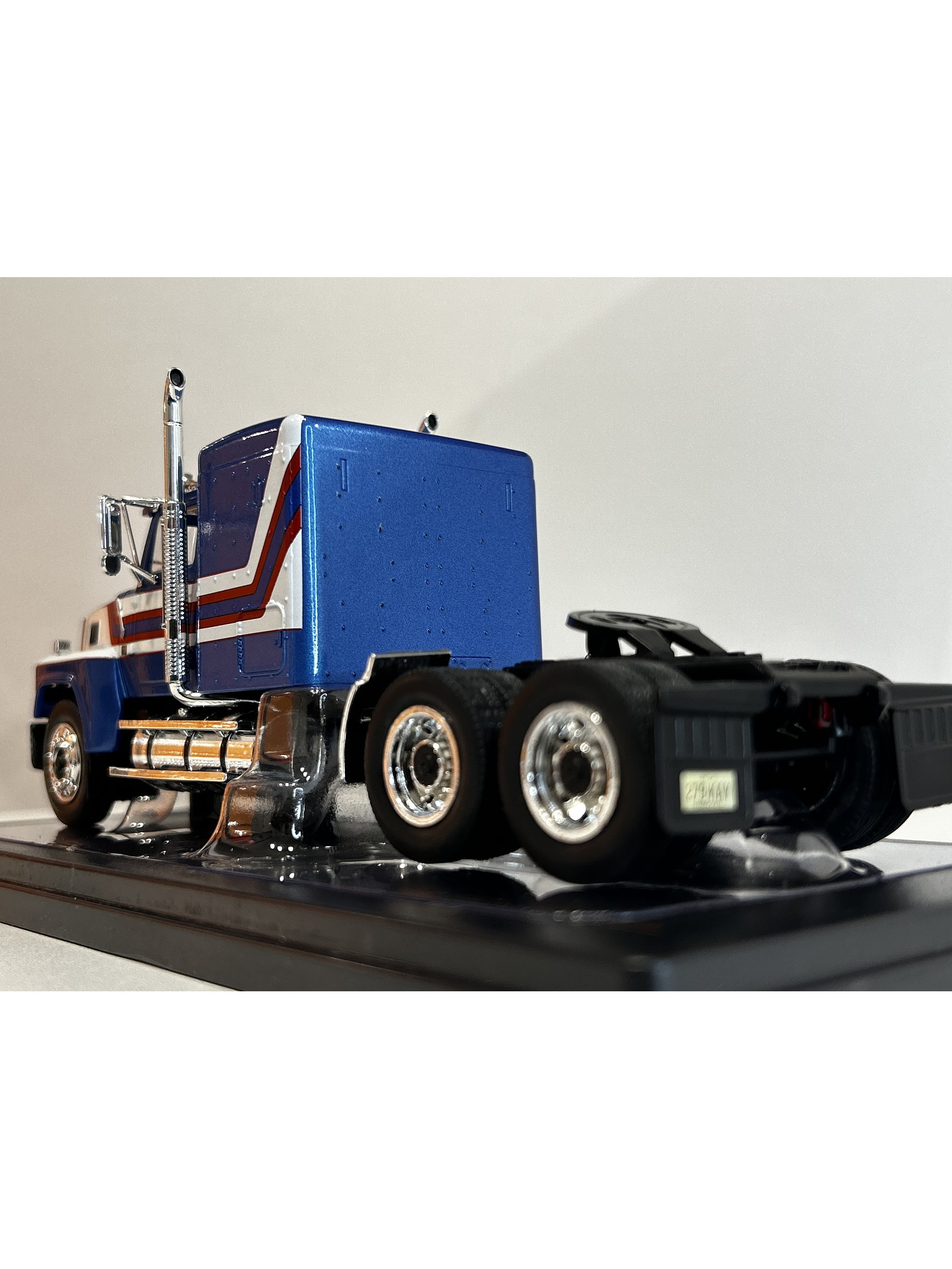 Camión Ford LTL-9000 – Ixo Models 1:43 – Clásico Americano en Chile 7