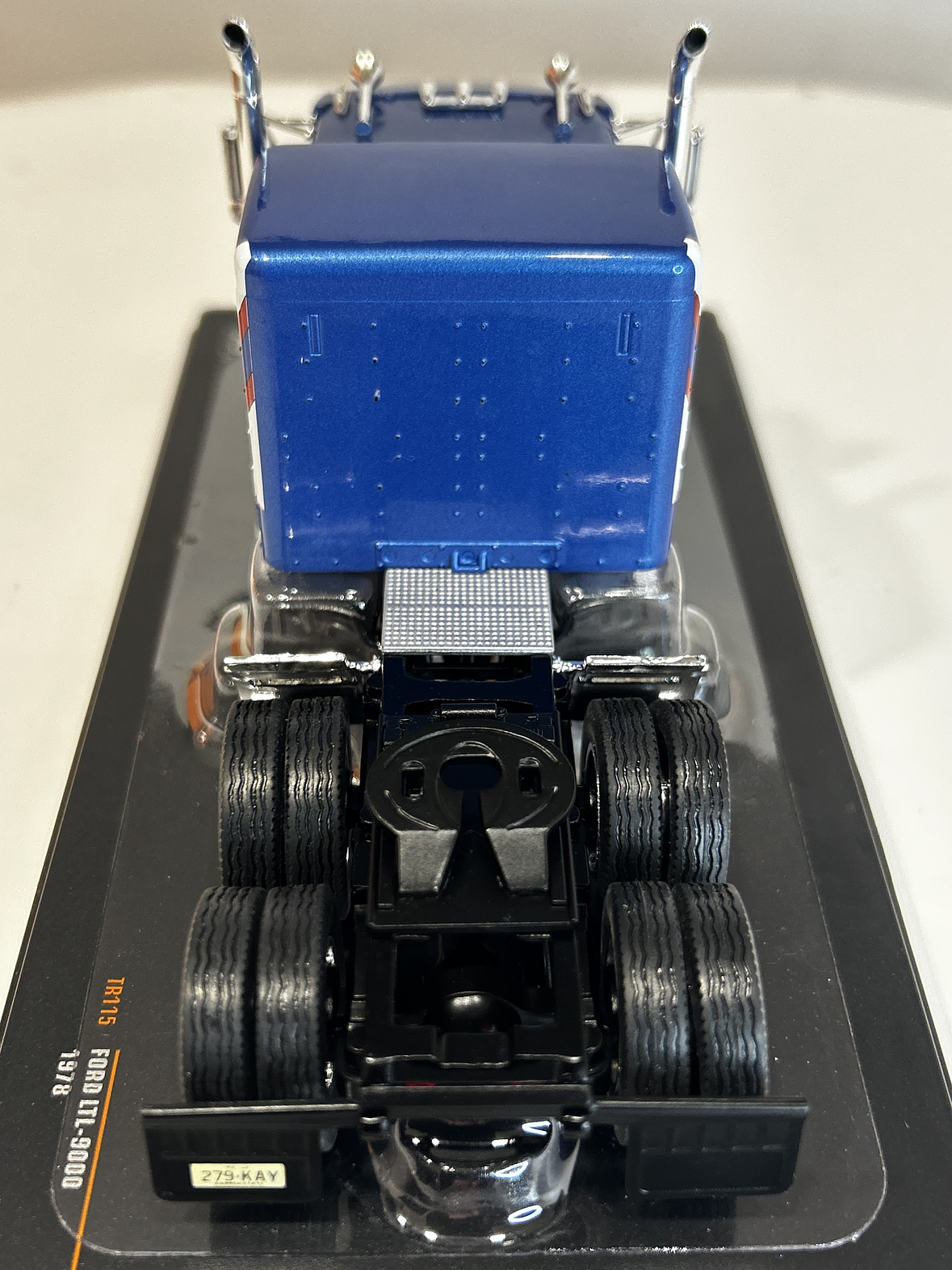 Camión Ford LTL-9000 – Ixo Models 1:43 – Clásico Americano en Chile 6