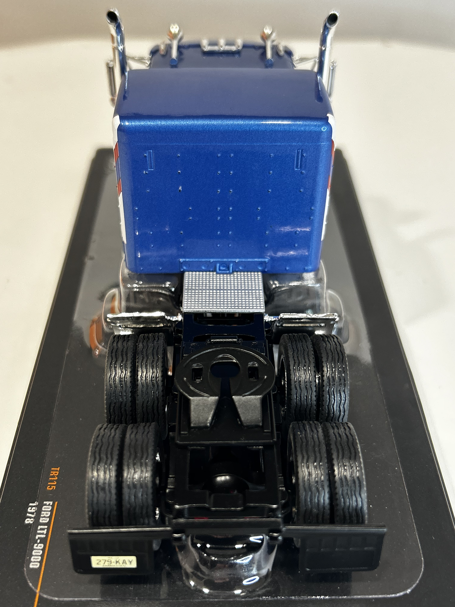 Camión Ford LTL-9000 – Ixo Models 1:43 – Clásico Americano en Chile 6