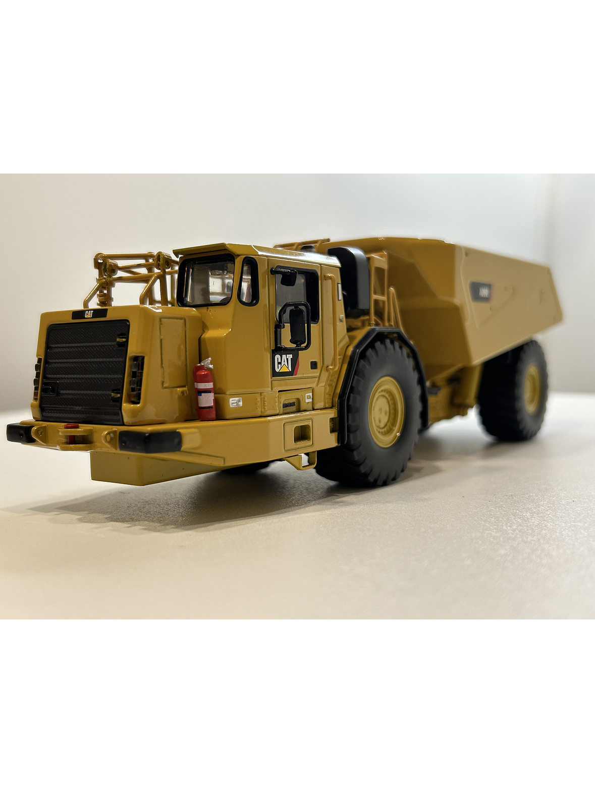 Caterpillar AD60 – Camión Minero Subterráneo Articulado – Die-Cast Masters 1:50 2