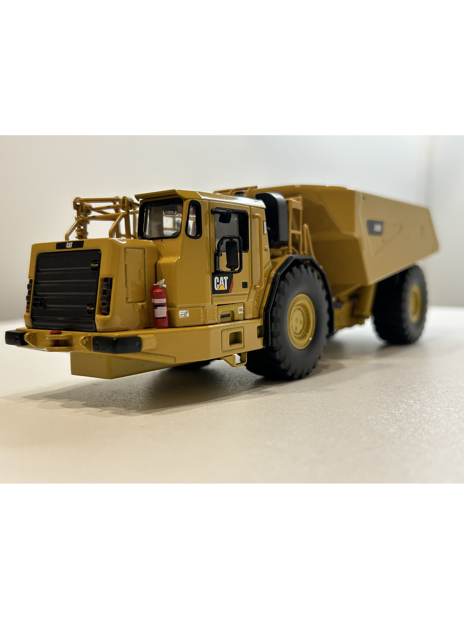 Caterpillar AD60 – Camión Minero Subterráneo Articulado – Die-Cast Masters 1:50 2