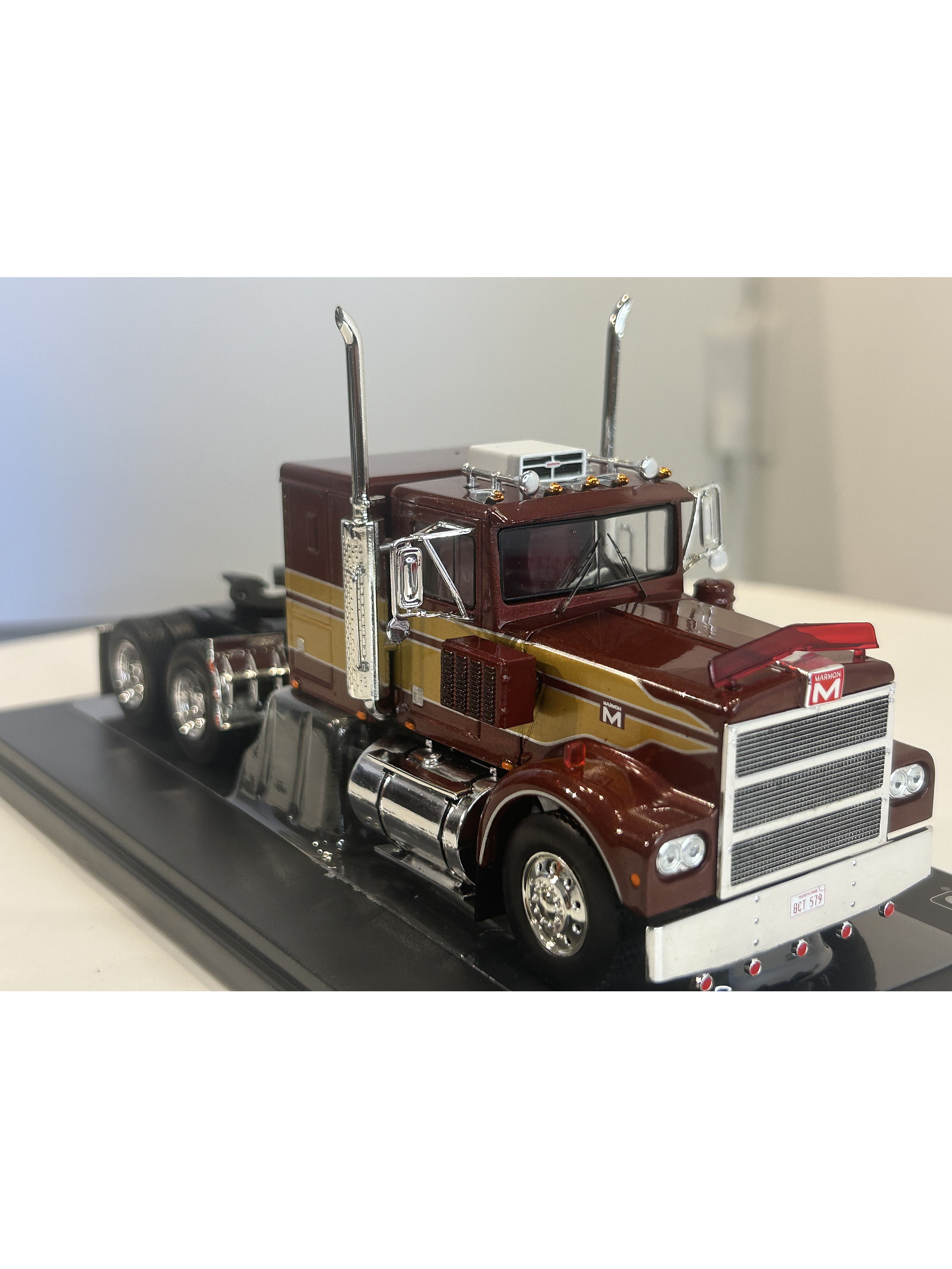 Camión Marmon CHDT 1980 – Ixo Models 1:43 – Leyenda “Rolls-Royce” del Transporte 3