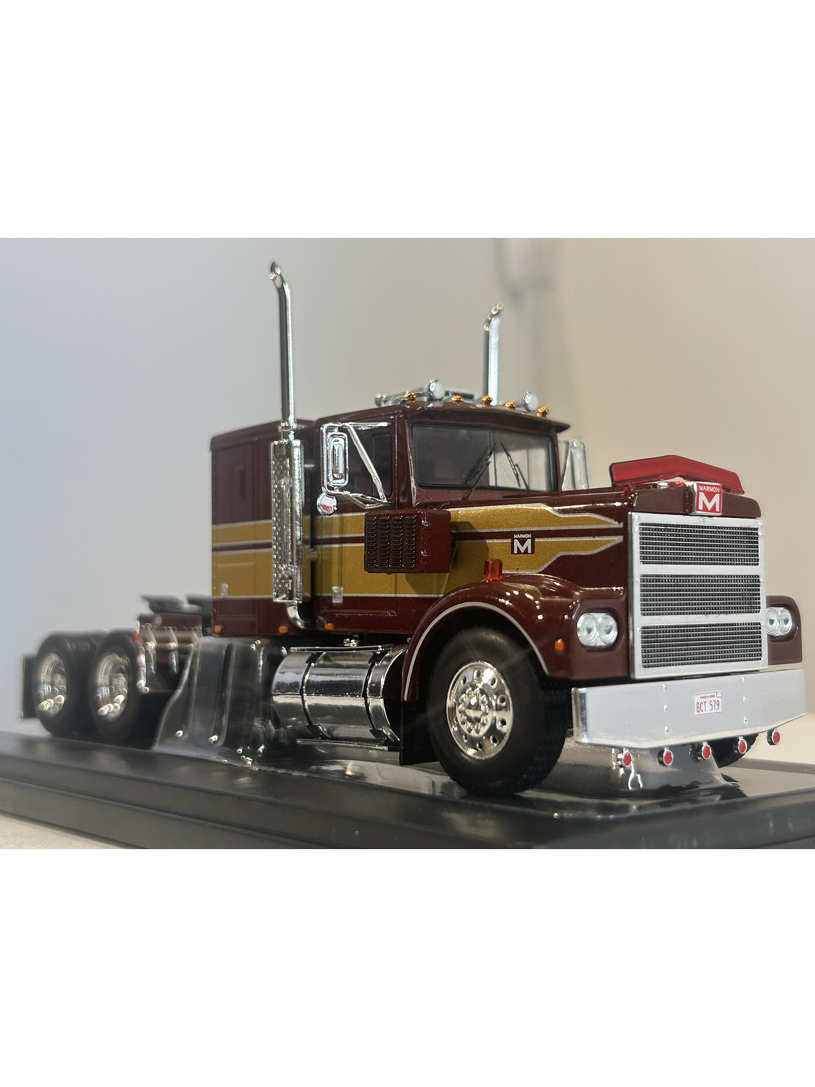 Camión Marmon CHDT 1980 – Ixo Models 1:43 – Leyenda “Rolls-Royce” del Transporte 9