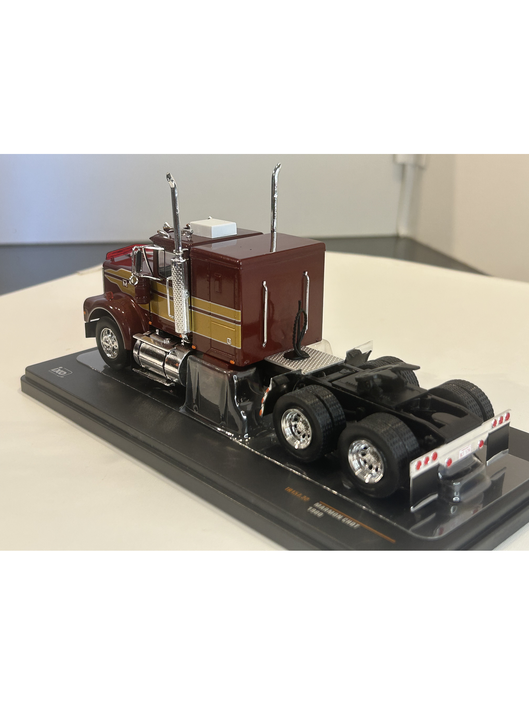 Camión Marmon CHDT 1980 – Ixo Models 1:43 – Leyenda “Rolls-Royce” del Transporte 7