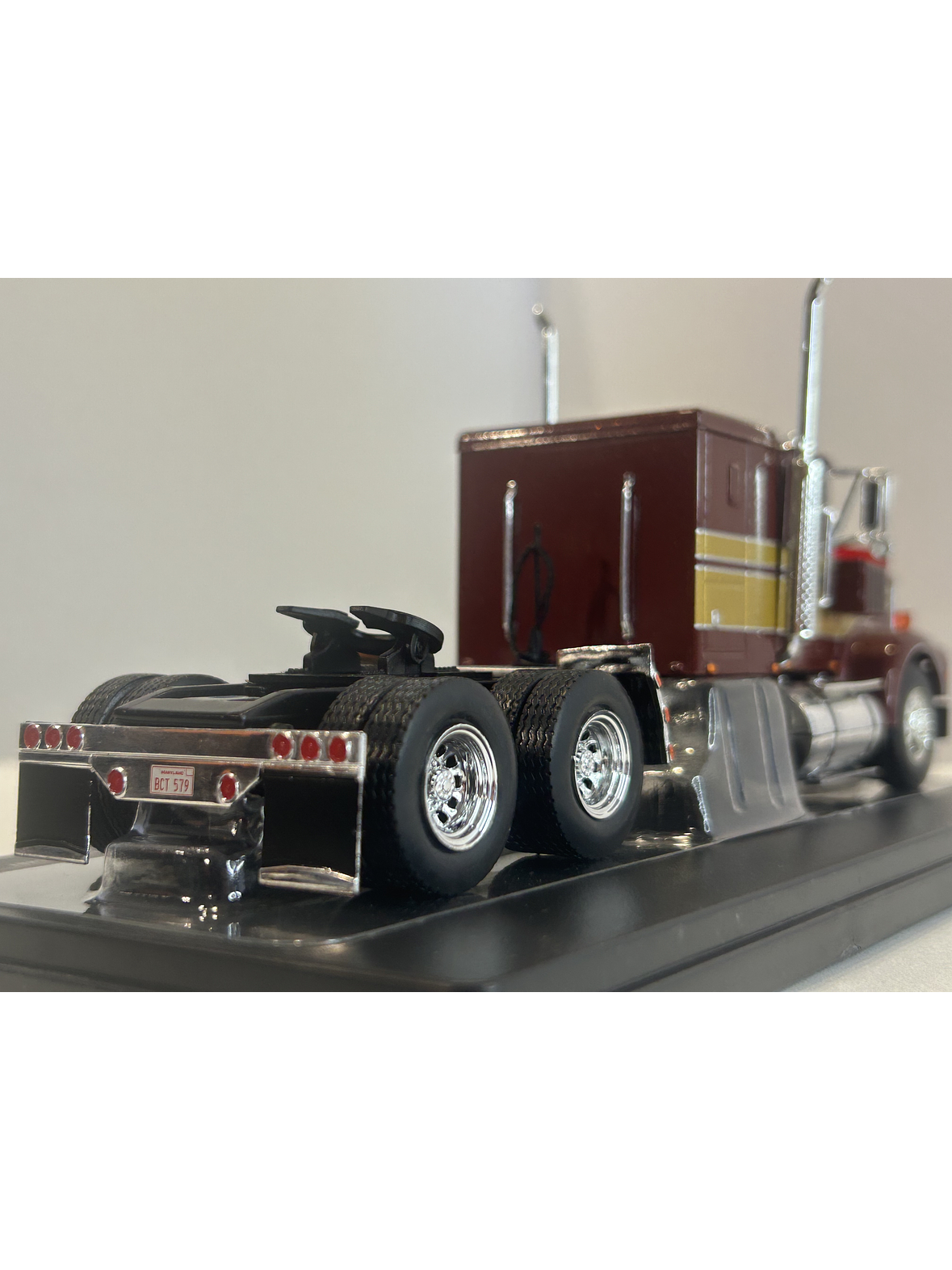 Camión Marmon CHDT 1980 – Ixo Models 1:43 – Leyenda “Rolls-Royce” del Transporte 5