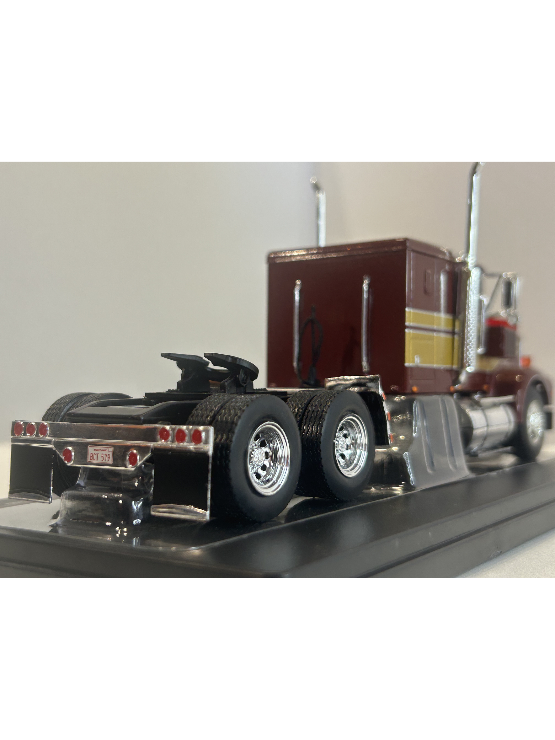 Camión Marmon CHDT 1980 – Ixo Models 1:43 – Leyenda “Rolls-Royce” del Transporte 5