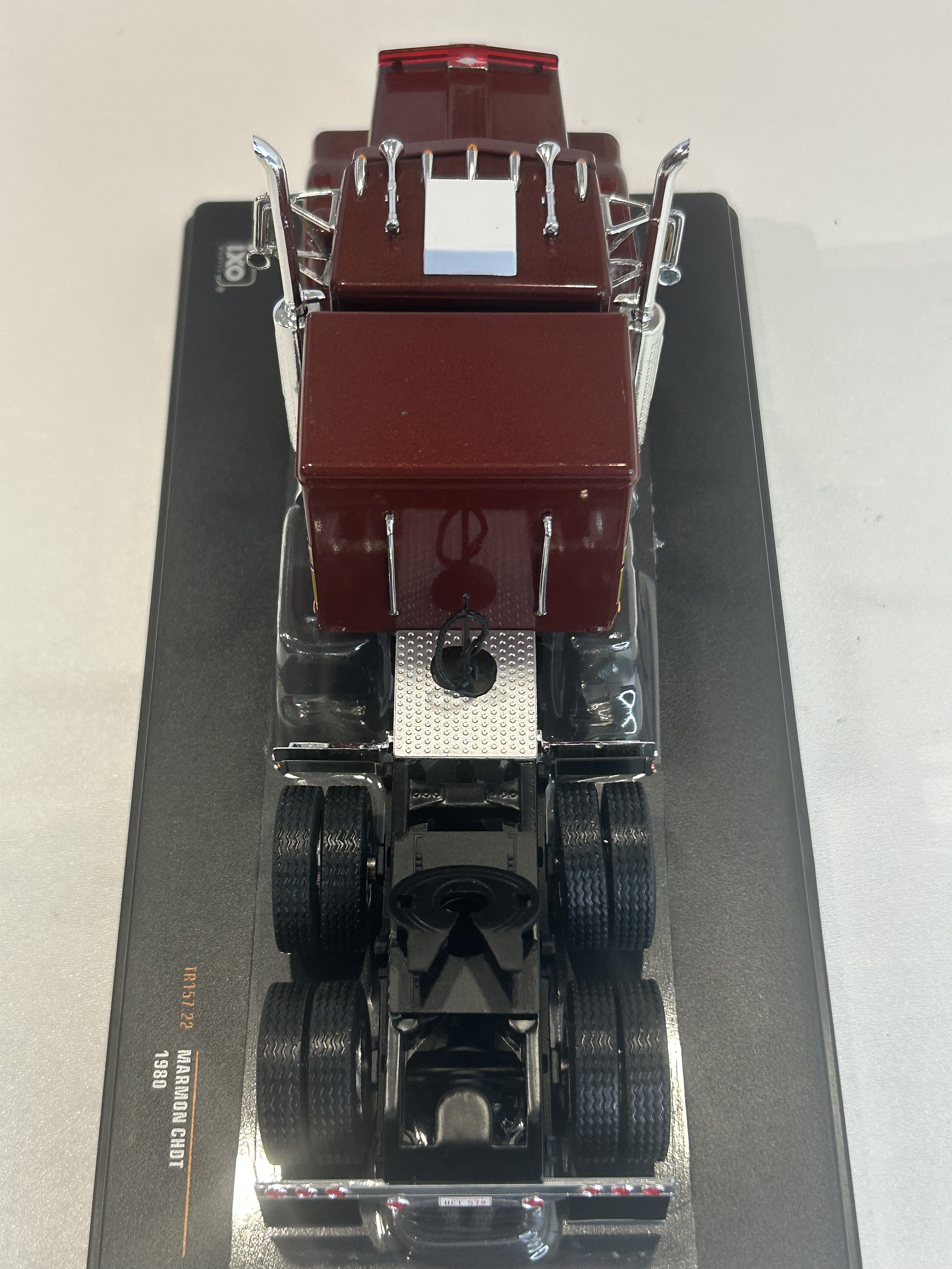 Camión Marmon CHDT 1980 – Ixo Models 1:43 – Leyenda “Rolls-Royce” del Transporte 6