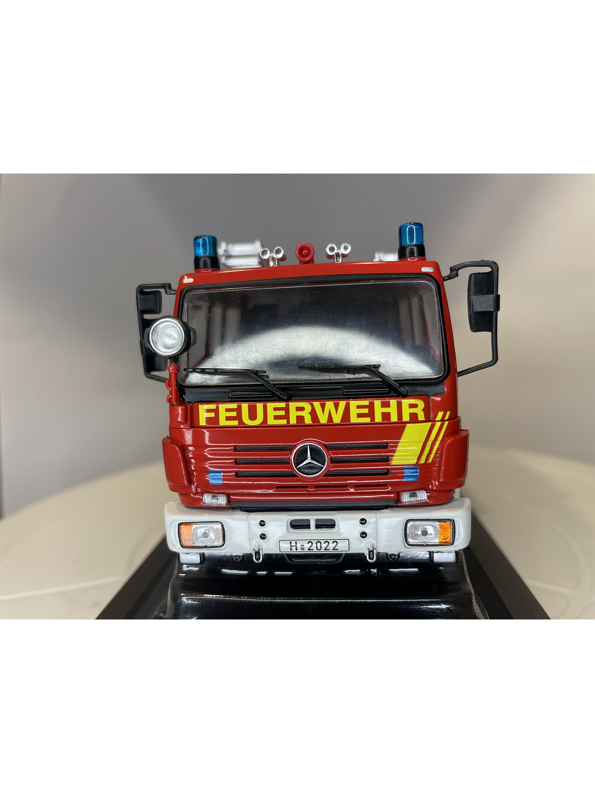 Camión de Bomberos Mercedes-Benz LF 16/12 1995 – Ixo Models 1:43 – Feuerwehr Hannover 2
