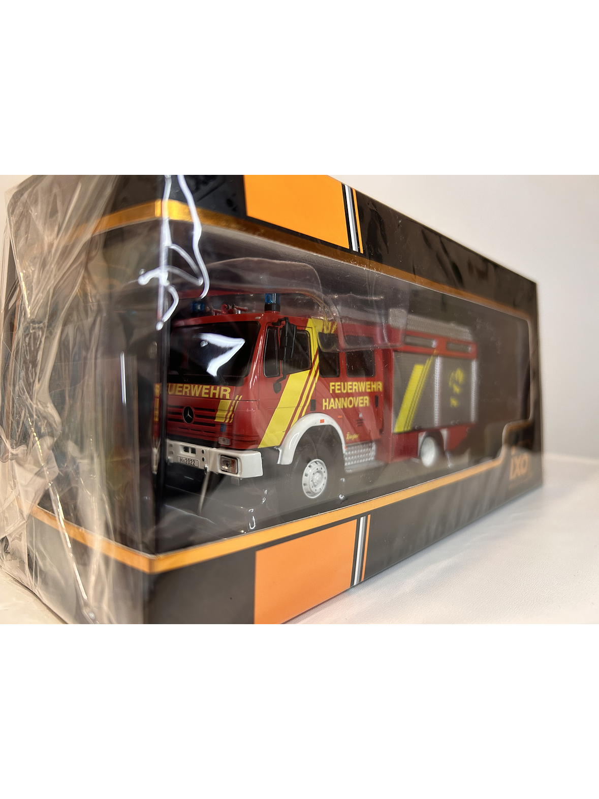 Camión de Bomberos Mercedes-Benz LF 16/12 1995 – Ixo Models 1:43 – Feuerwehr Hannover 11