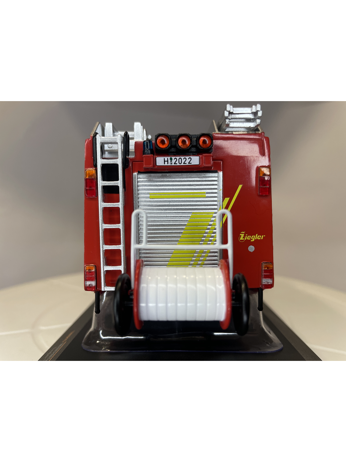 Camión de Bomberos Mercedes-Benz LF 16/12 1995 – Ixo Models 1:43 – Feuerwehr Hannover 6