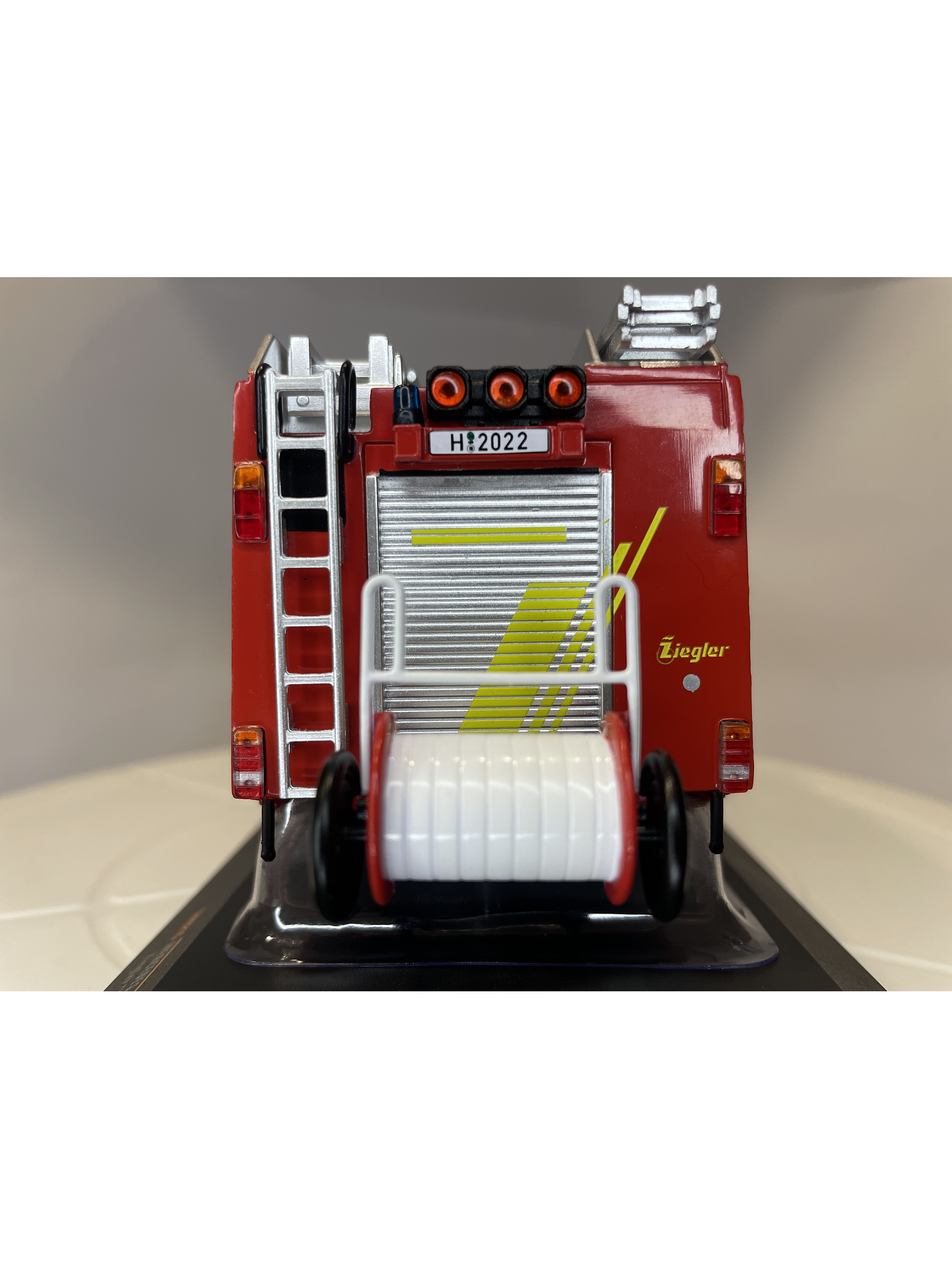 Camión de Bomberos Mercedes-Benz LF 16/12 1995 – Ixo Models 1:43 – Feuerwehr Hannover 6