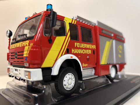 Camión de Bomberos Mercedes-Benz LF 16/12 1995 – Ixo Models 1:43 – Feuerwehr Hannover