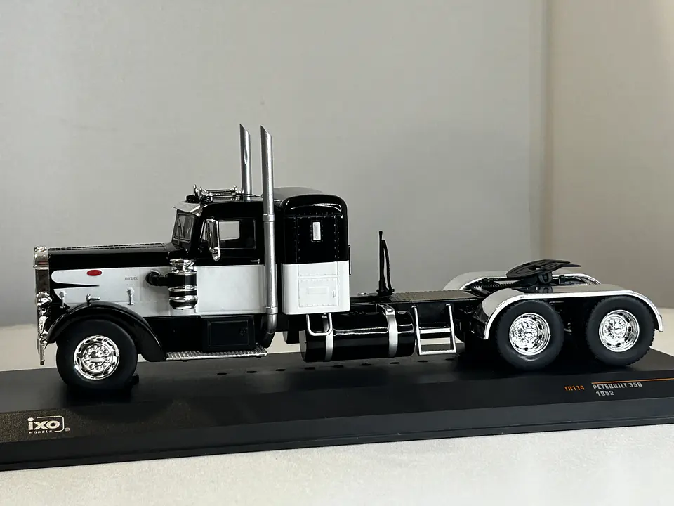 Camión Peterbilt 350 “Iron-Nose” (1952) | IXO 1:43 8