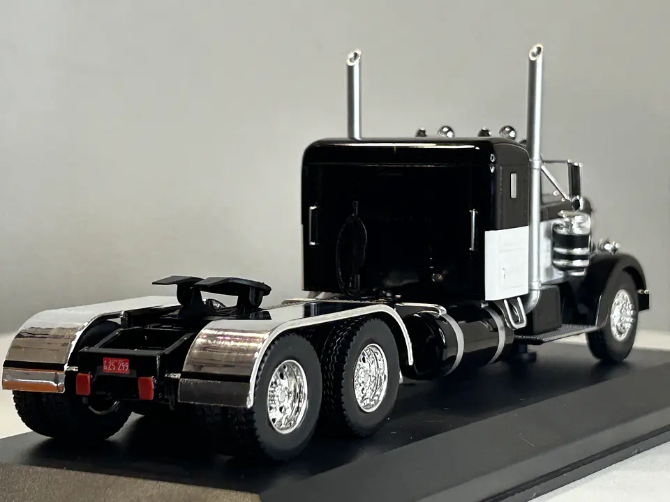 Camión Peterbilt 350 “Iron-Nose” (1952) | IXO 1:43 6