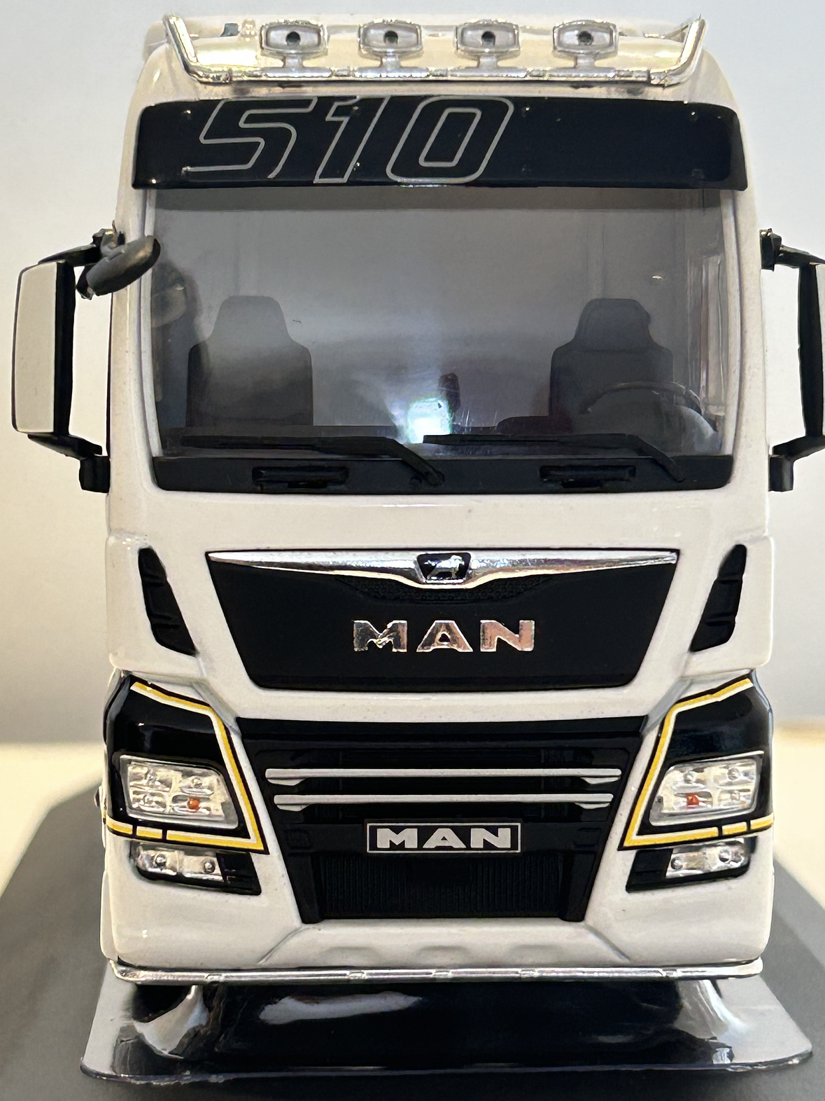 MAN TGX XXL EvoLion 2020 (1:43) – Camión Europeo Premium Ixo Models 14