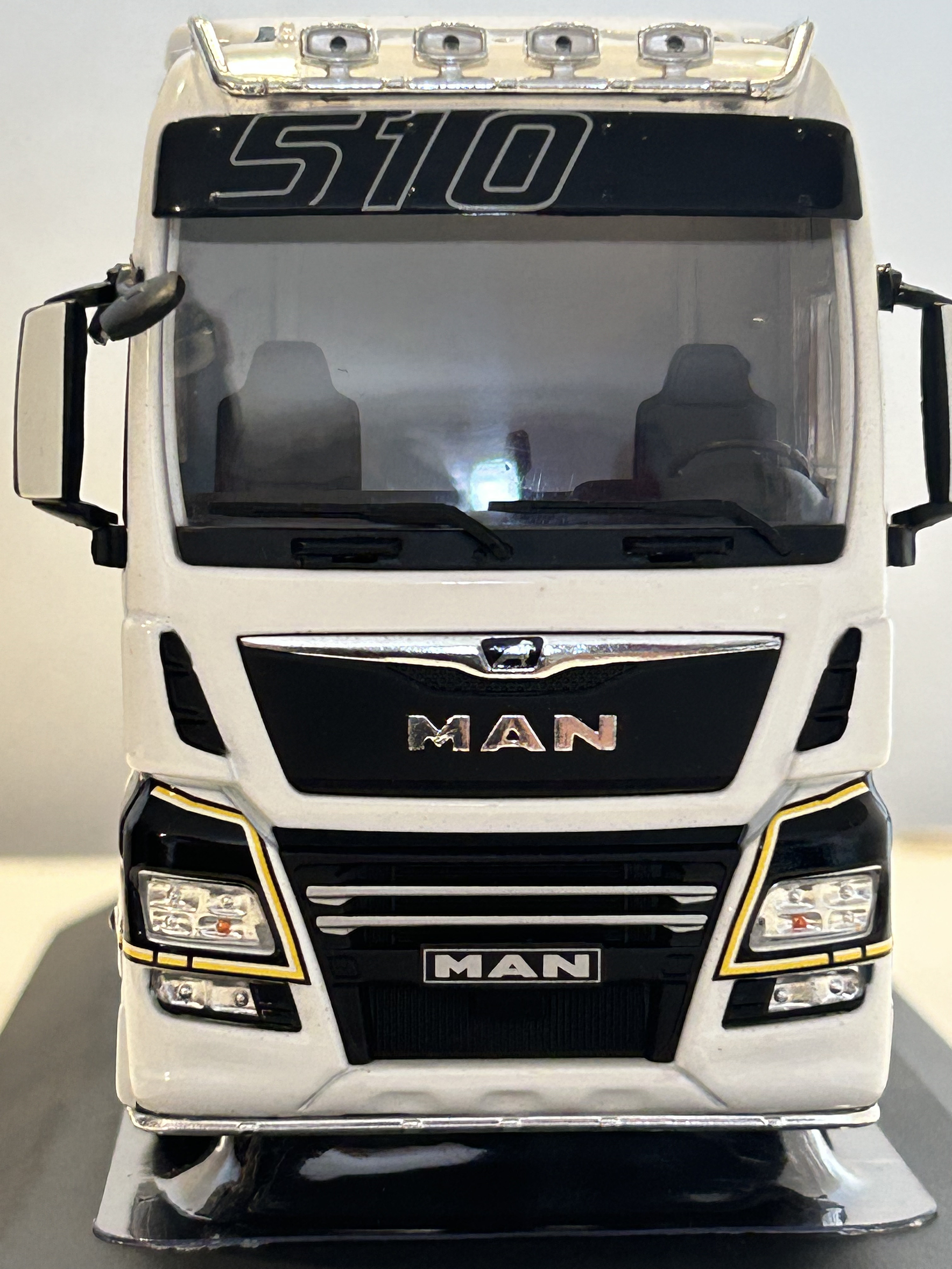 MAN TGX XXL EvoLion 2020 (1:43) – Camión Europeo Premium Ixo Models 14