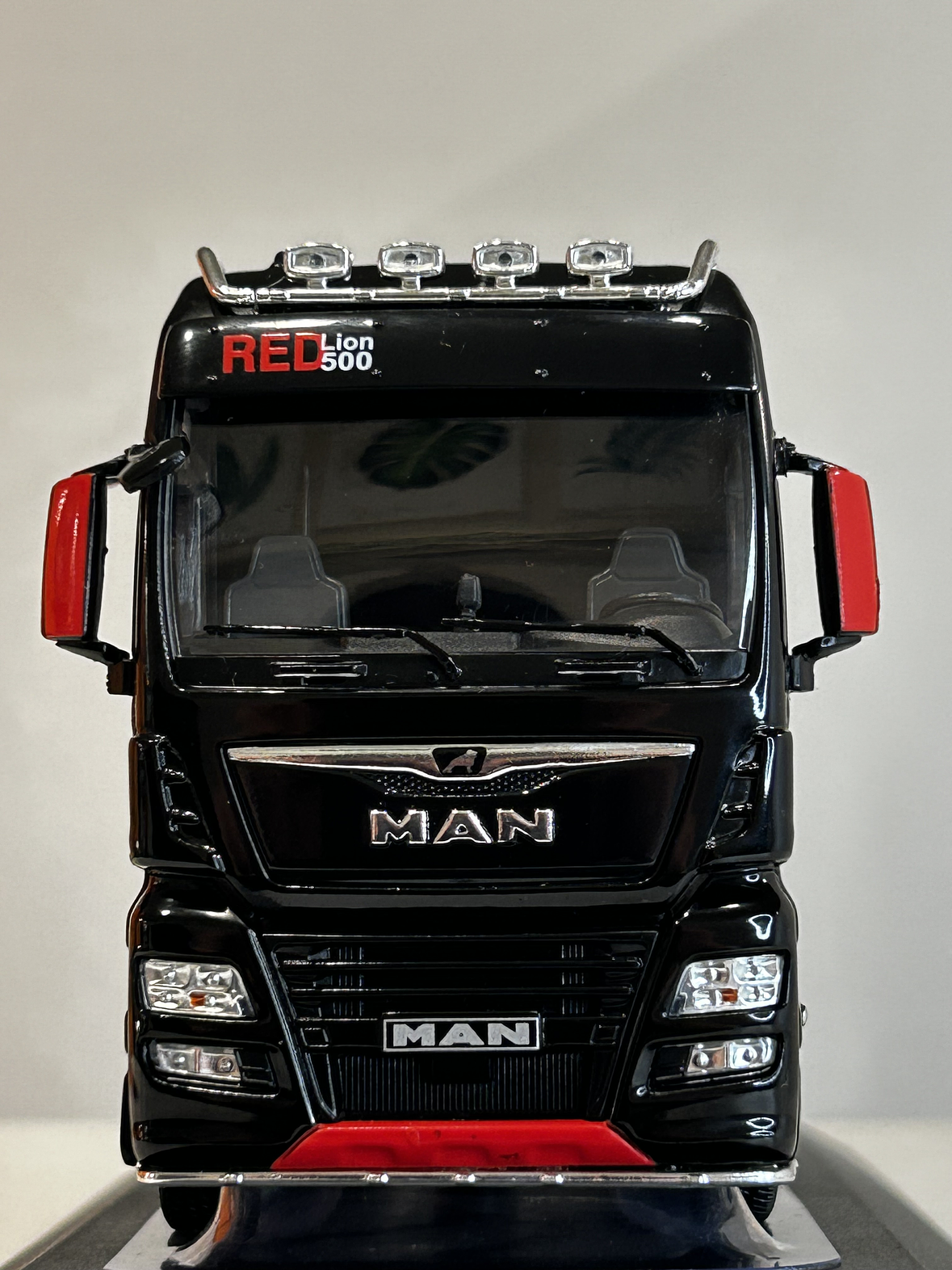 MAN TGX XXL EvoLion 2020 (1:43) – Camión Europeo Premium Ixo Models 25