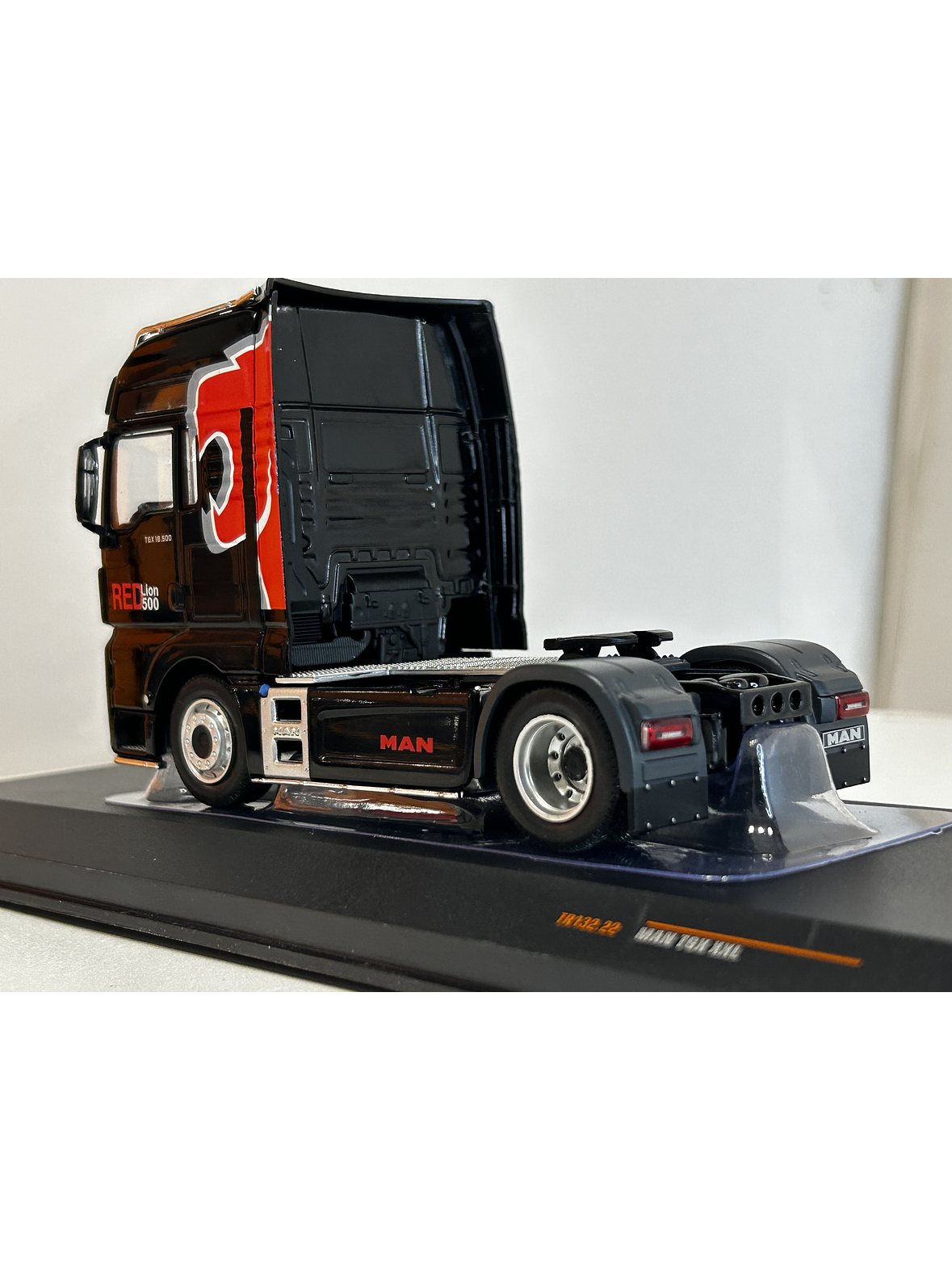 MAN TGX XXL EvoLion 2020 (1:43) – Camión Europeo Premium Ixo Models 30
