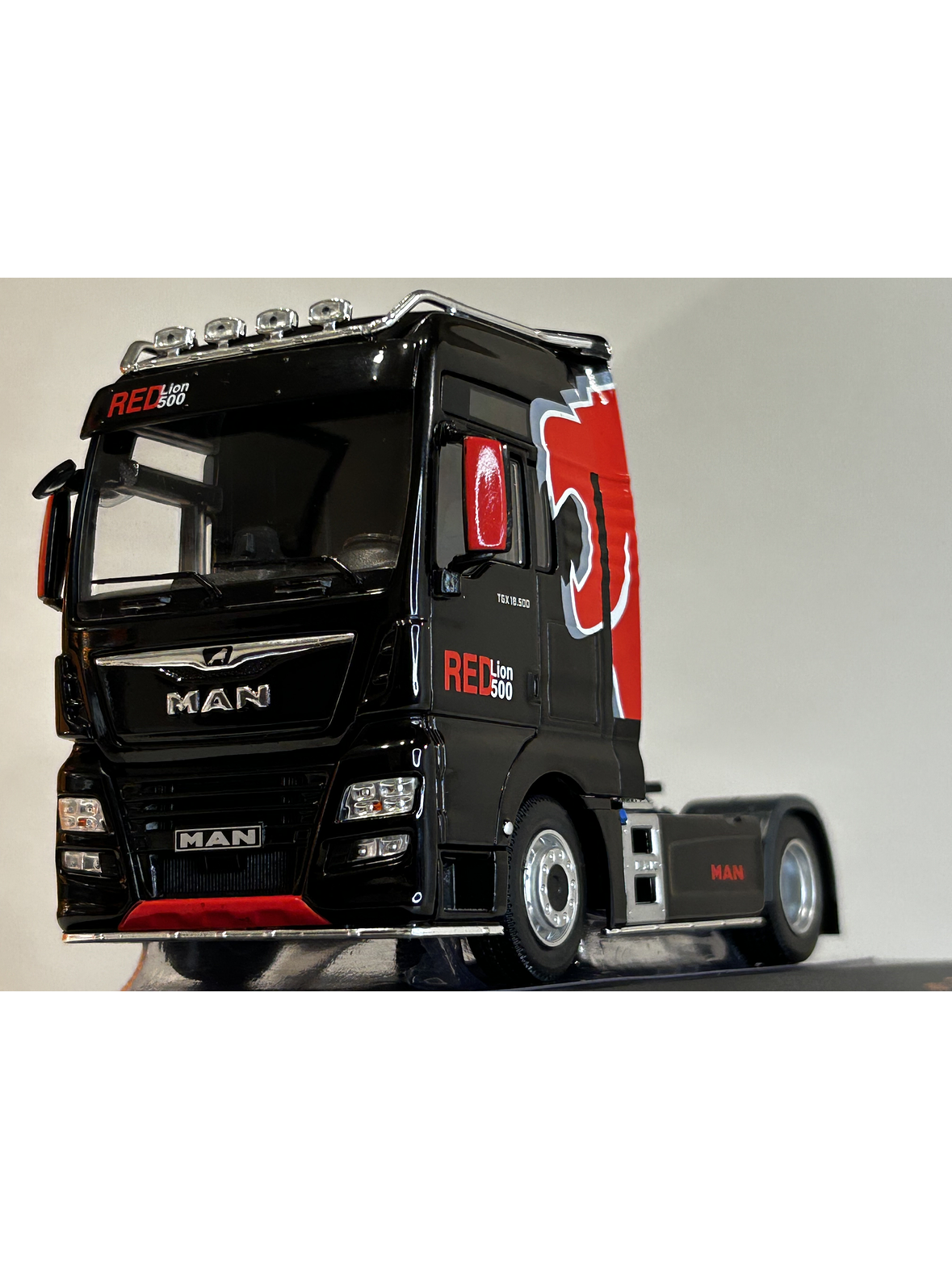 MAN TGX XXL EvoLion 2020 (1:43) – Camión Europeo Premium Ixo Models 24