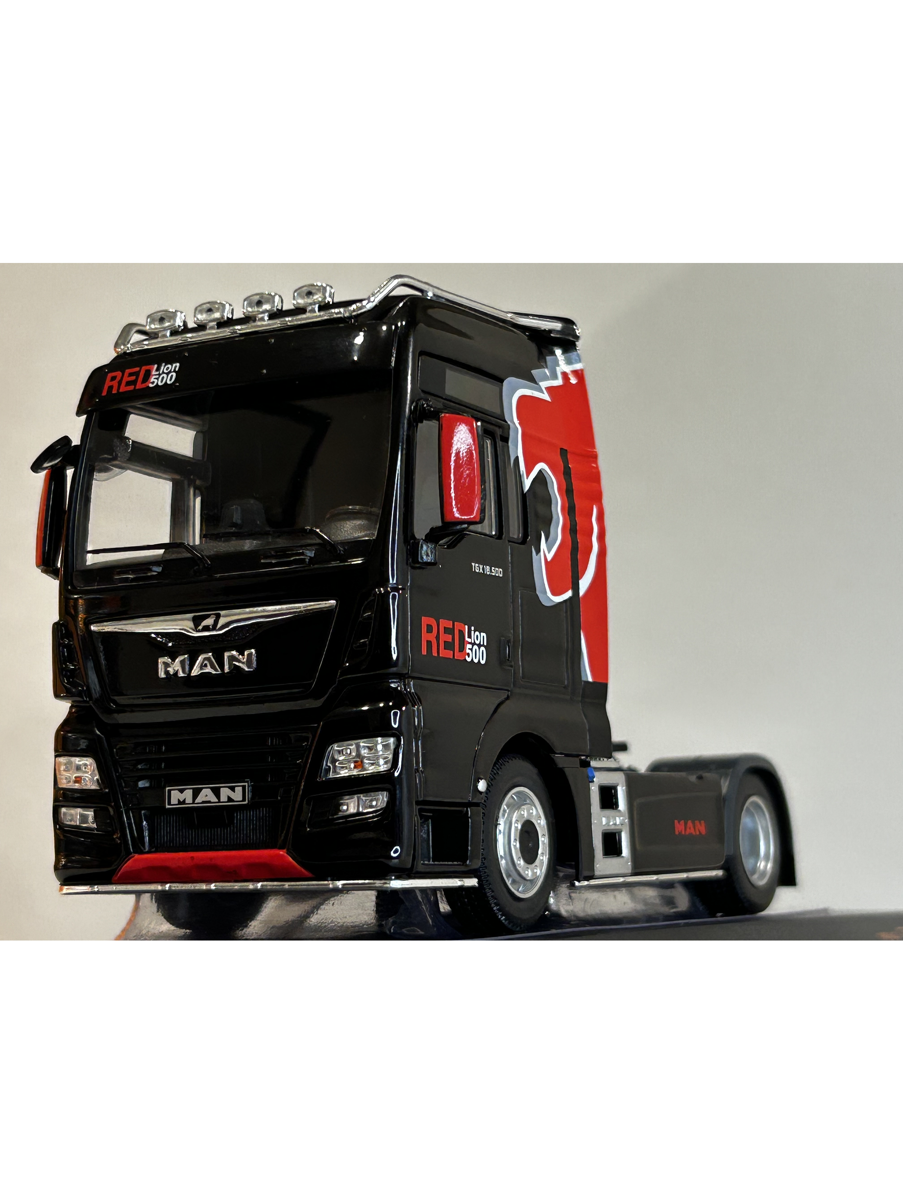 MAN TGX XXL EvoLion 2020 (1:43) – Camión Europeo Premium Ixo Models 24