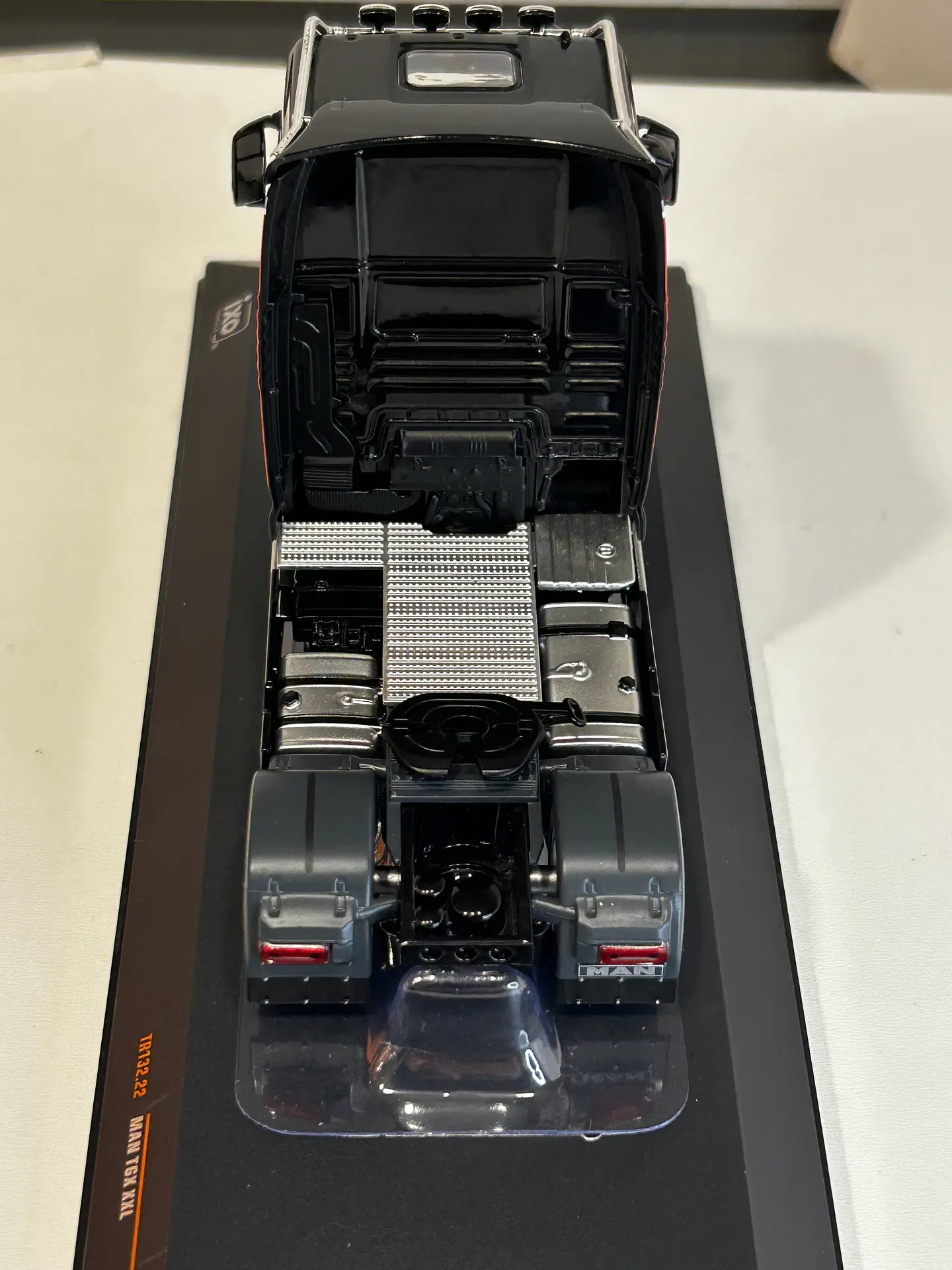 Camión MAN TGX XXL EvoLion (2020) | IXO Escala 1:43 29