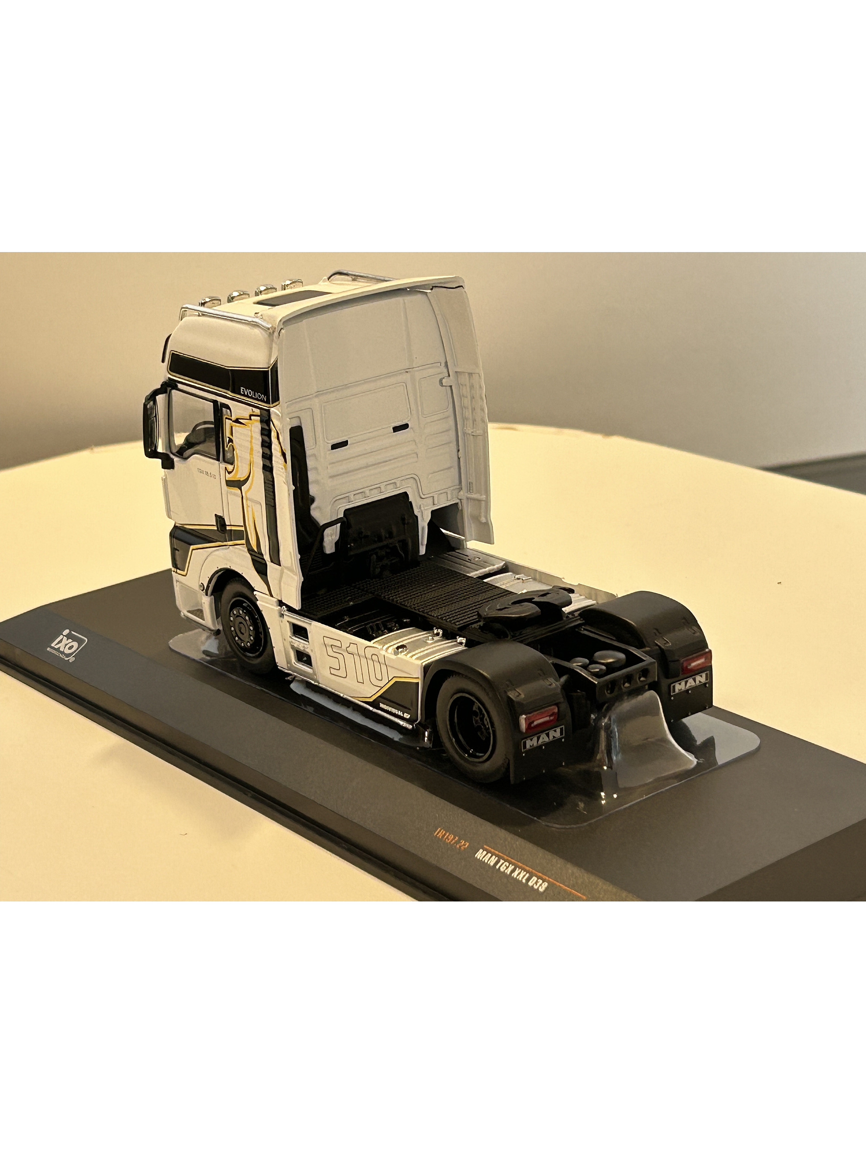 MAN TGX XXL EvoLion 2020 (1:43) – Camión Europeo Premium Ixo Models 19