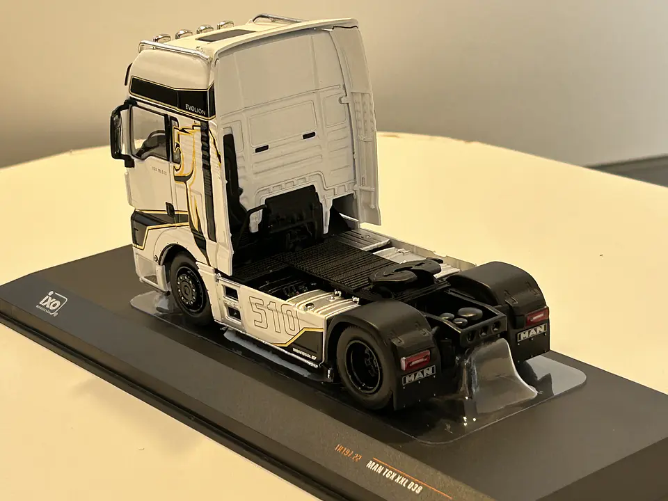 Camión MAN TGX XXL EvoLion (2020) | IXO Escala 1:43 8