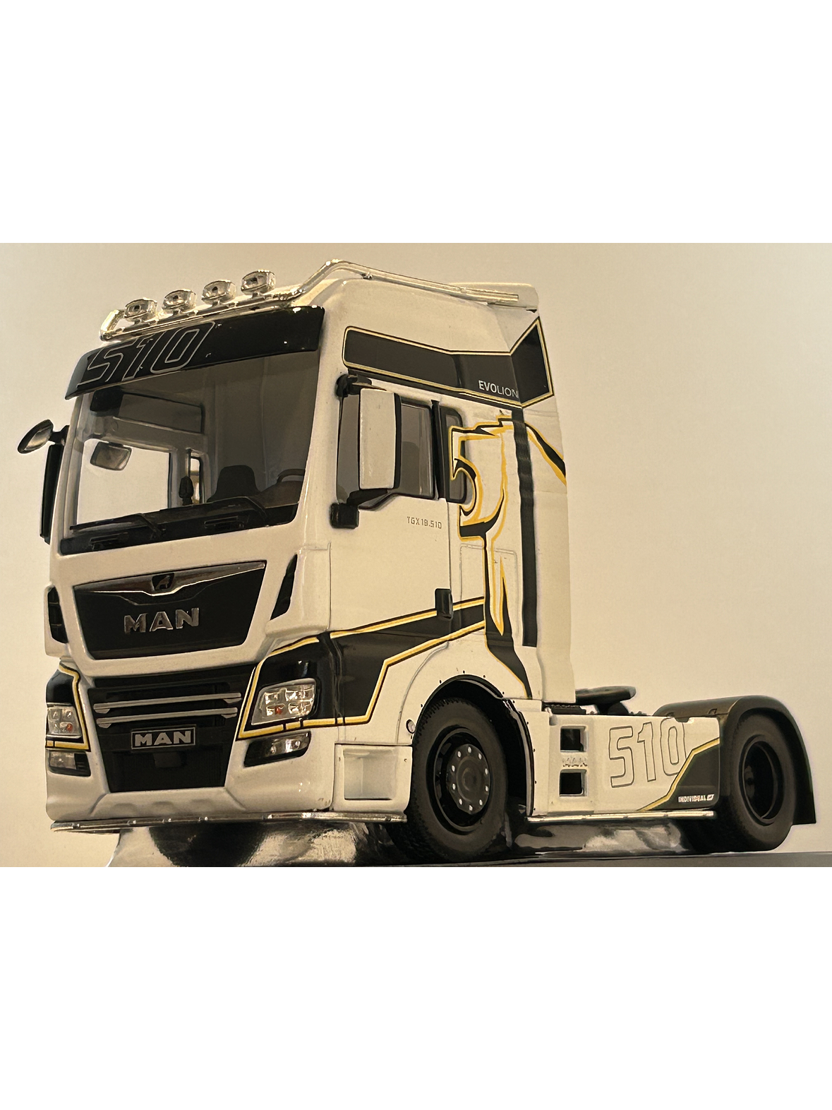 MAN TGX XXL EvoLion 2020 (1:43) – Camión Europeo Premium Ixo Models 13