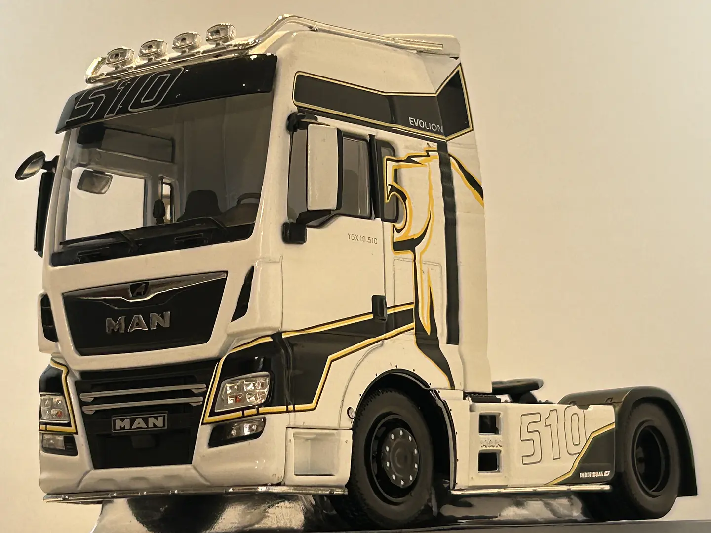 Camión MAN TGX XXL EvoLion (2020) | IXO Escala 1:43 1