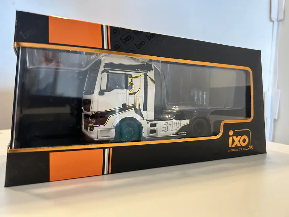 MAN TGX XXL EvoLion 2020 1:43 – Camión Europeo Premium Ixo
