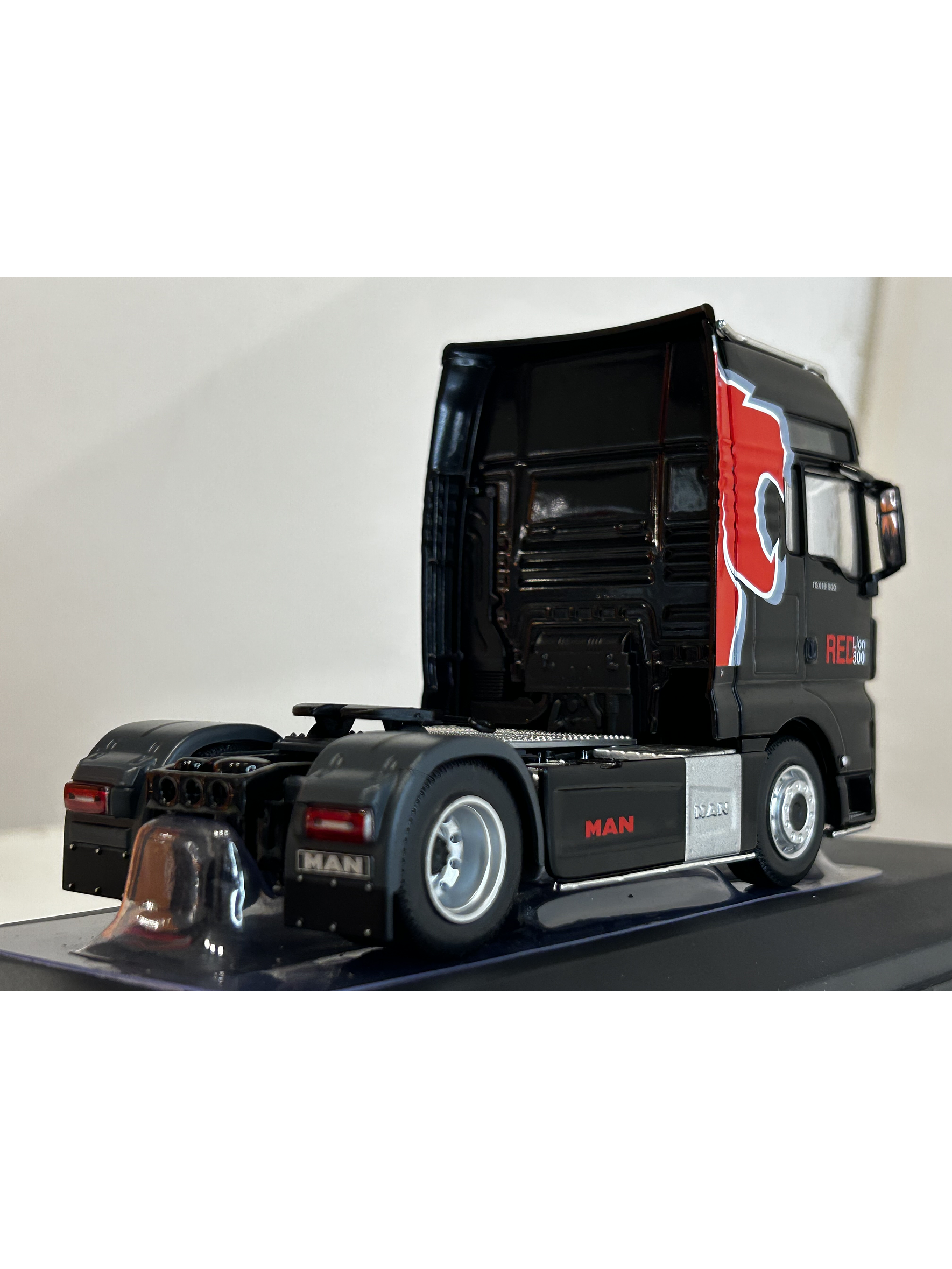 MAN TGX XXL EvoLion 2020 (1:43) – Camión Europeo Premium Ixo Models 28