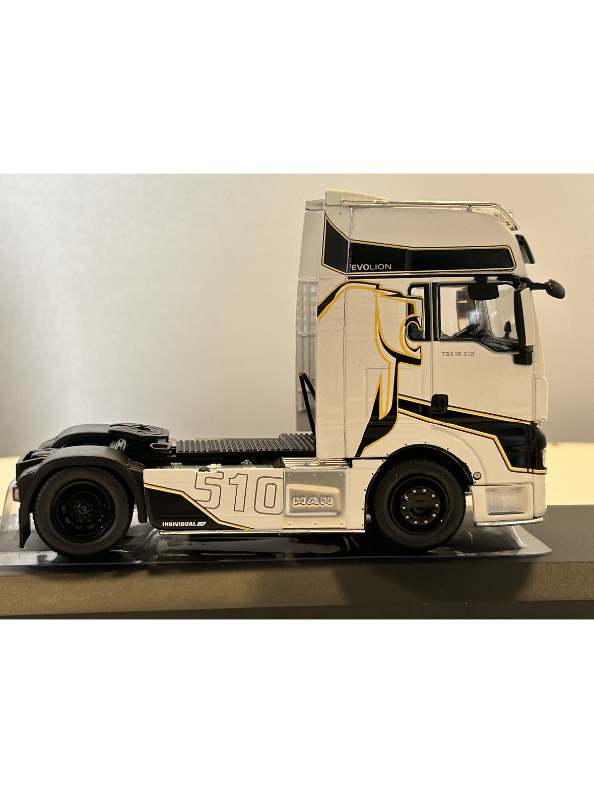 MAN TGX XXL EvoLion 2020 (1:43) – Camión Europeo Premium Ixo Models 16