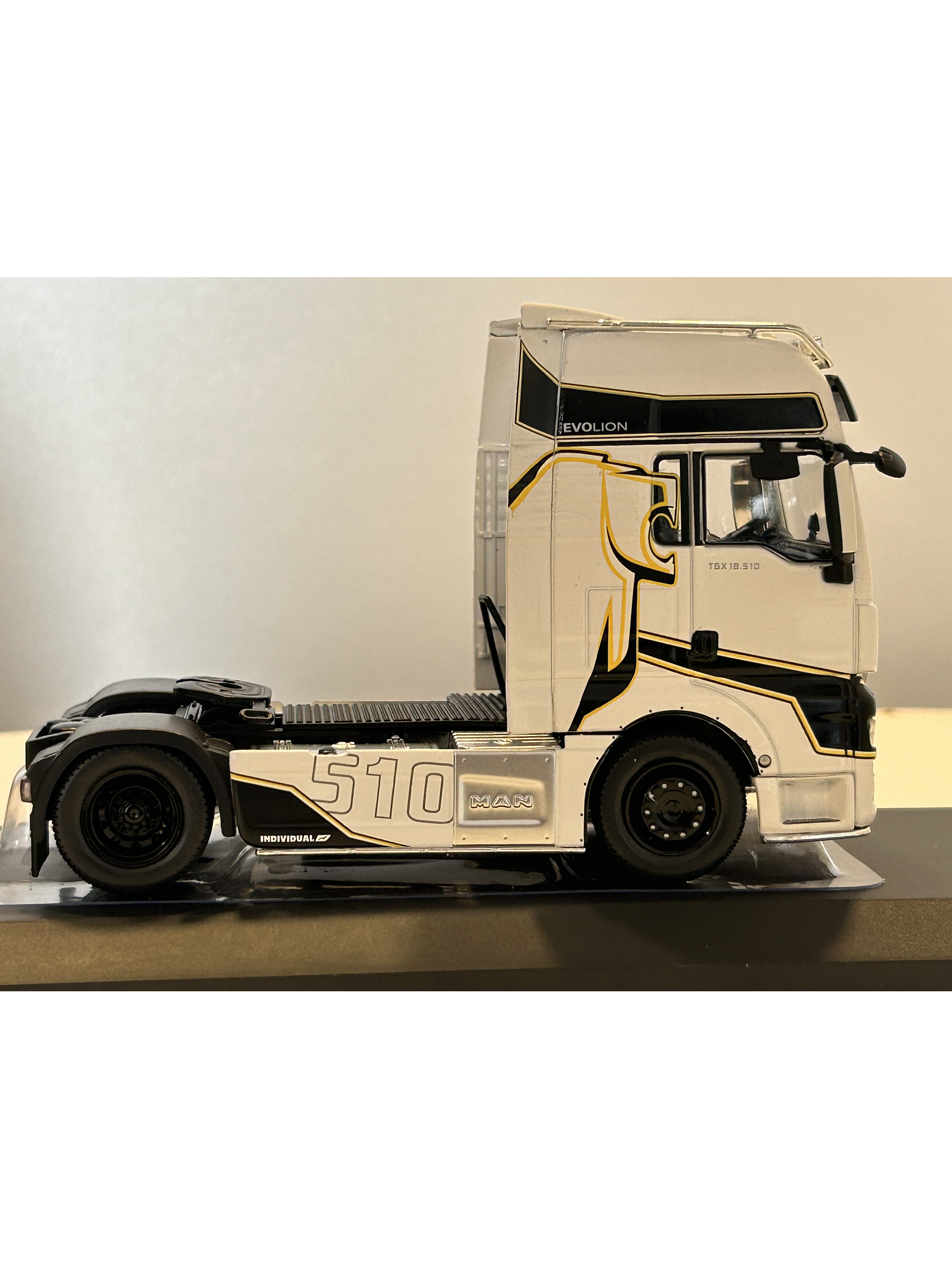 MAN TGX XXL EvoLion 2020 (1:43) – Camión Europeo Premium Ixo Models 16