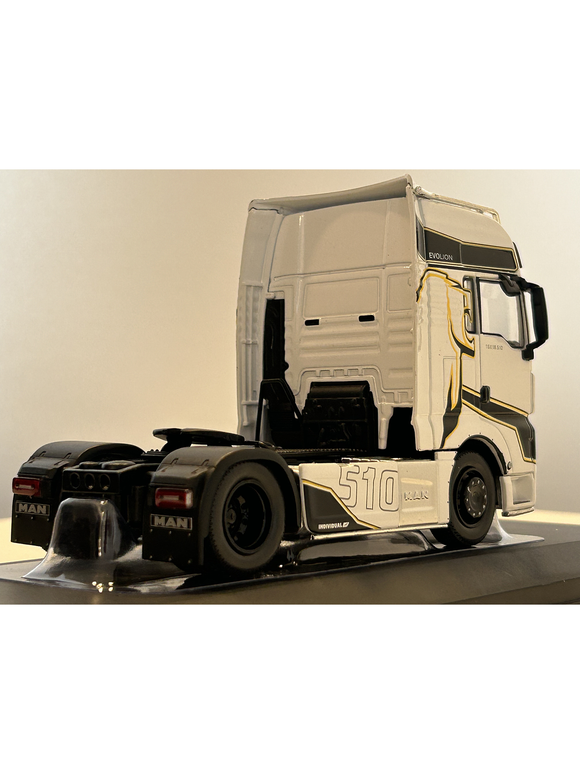 MAN TGX XXL EvoLion 2020 (1:43) – Camión Europeo Premium Ixo Models 17