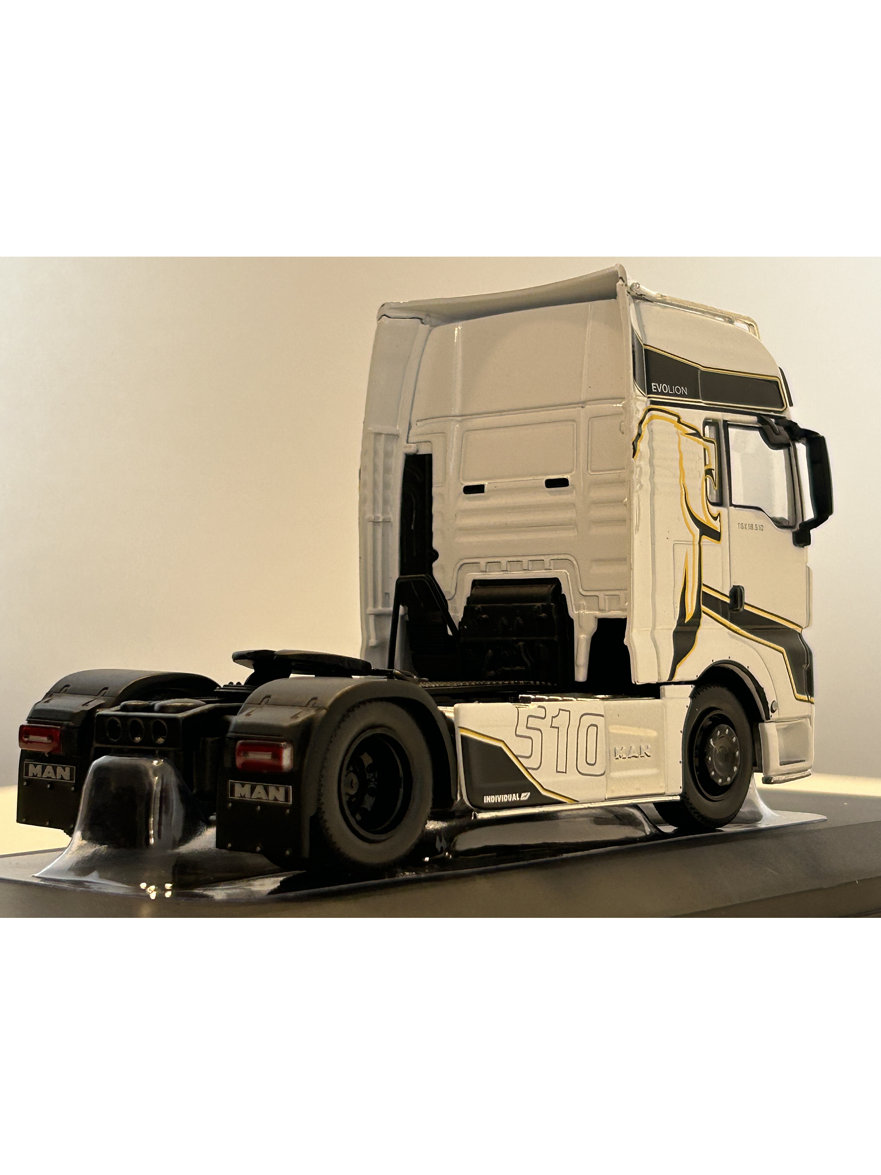 MAN TGX XXL EvoLion 2020 (1:43) – Camión Europeo Premium Ixo Models 17
