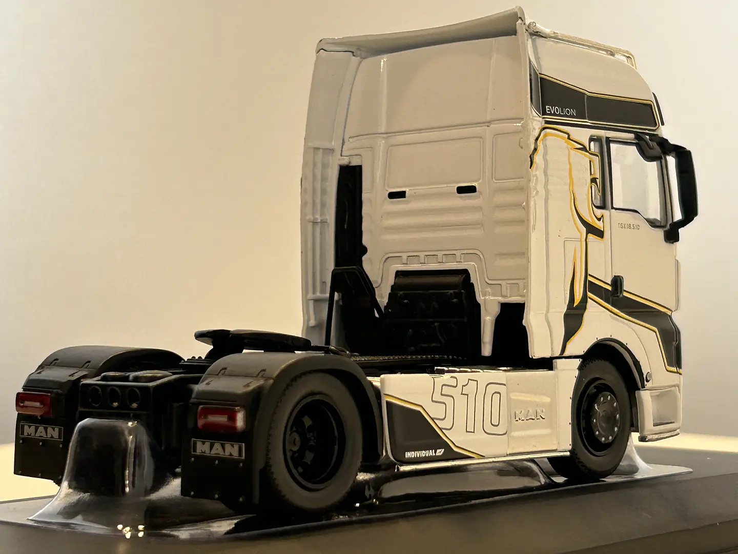 Camión MAN TGX XXL EvoLion (2020) | IXO Escala 1:43 6